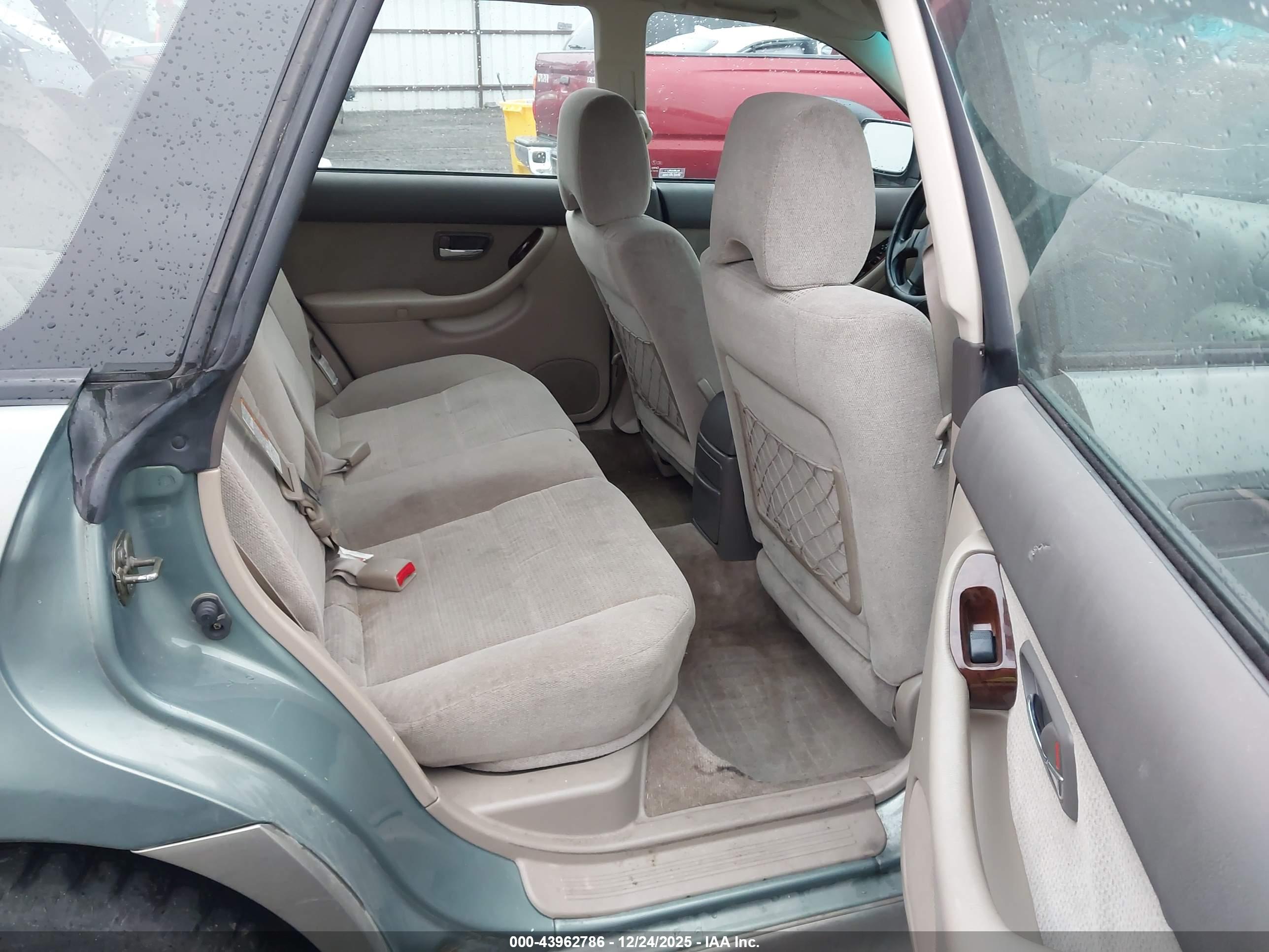 SUBARU OUTBACK image 8