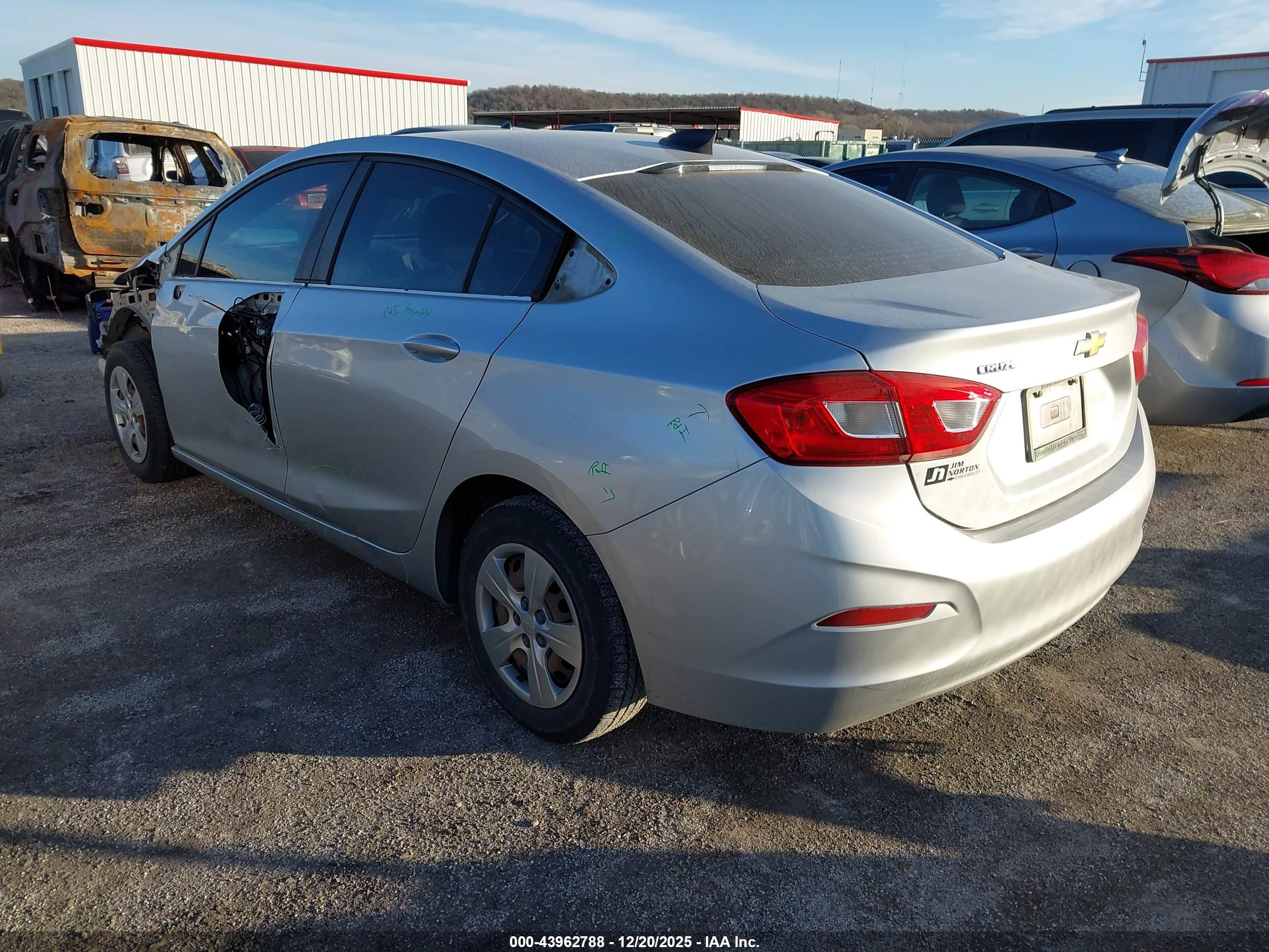 CHEVROLET CRUZE image 3