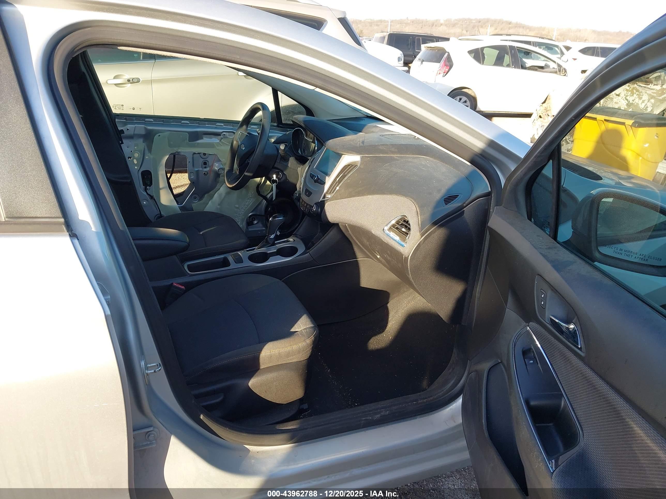 CHEVROLET CRUZE image 5
