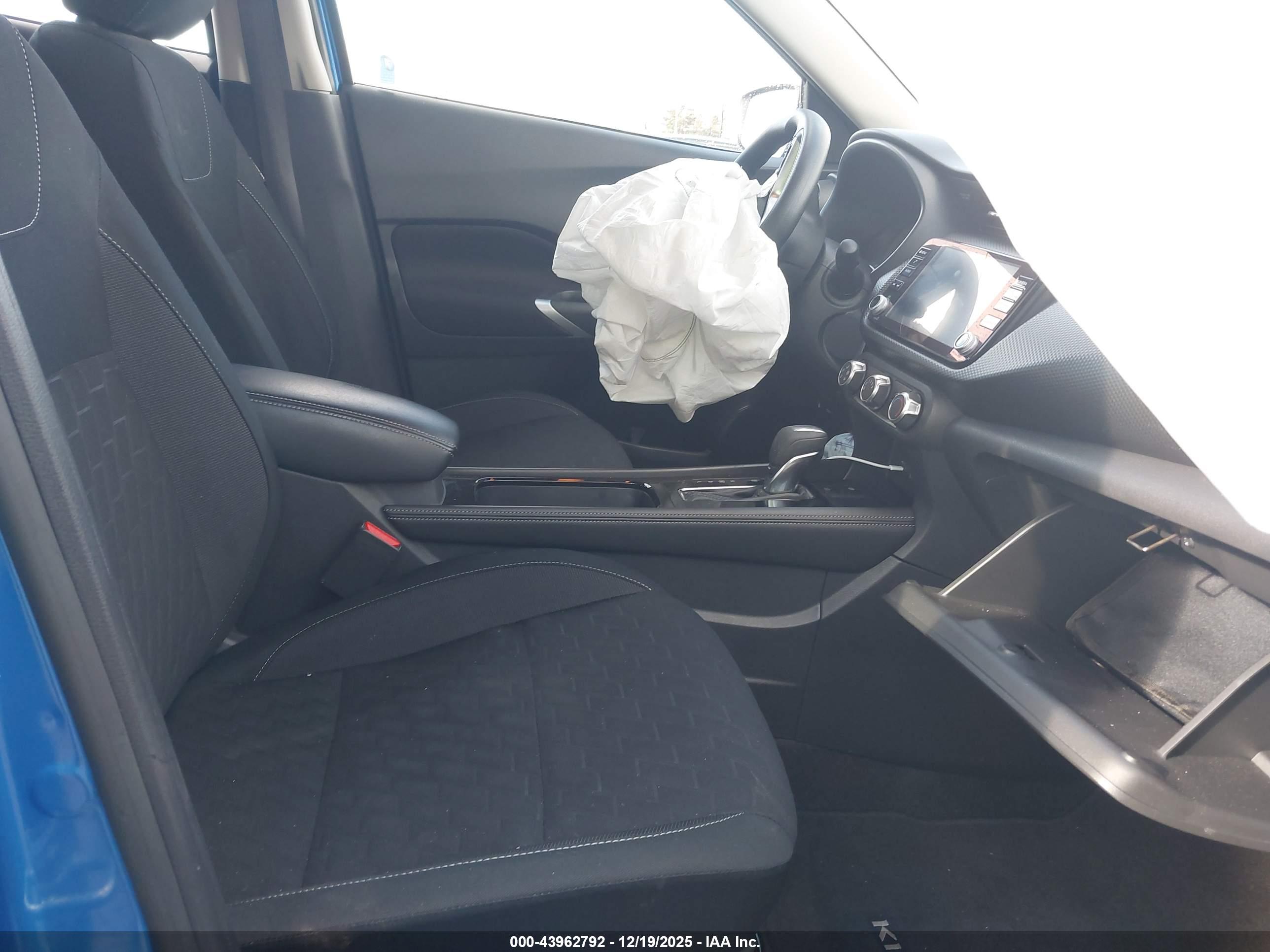NISSAN KICKS image 5
