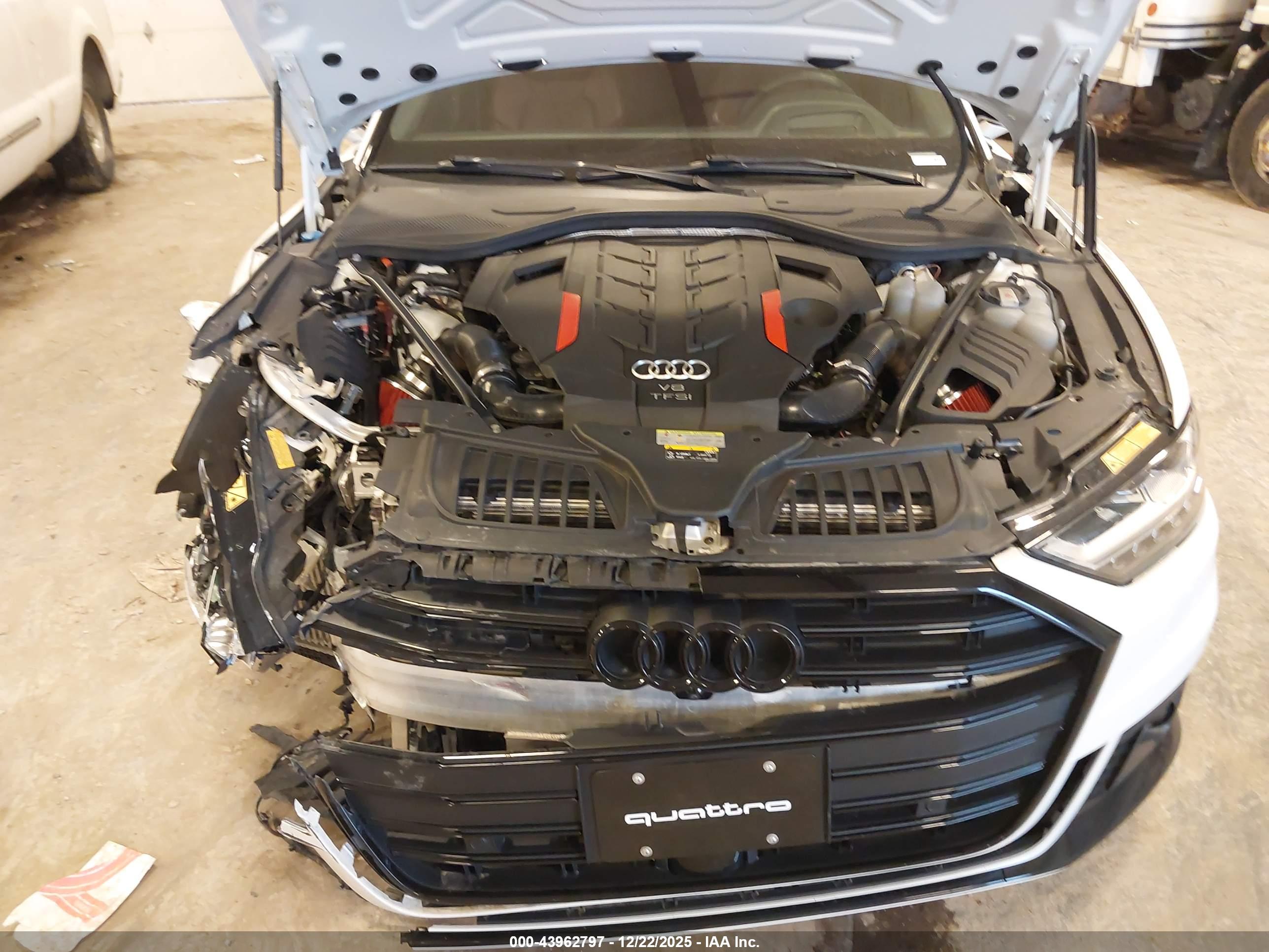 AUDI S8 image 10
