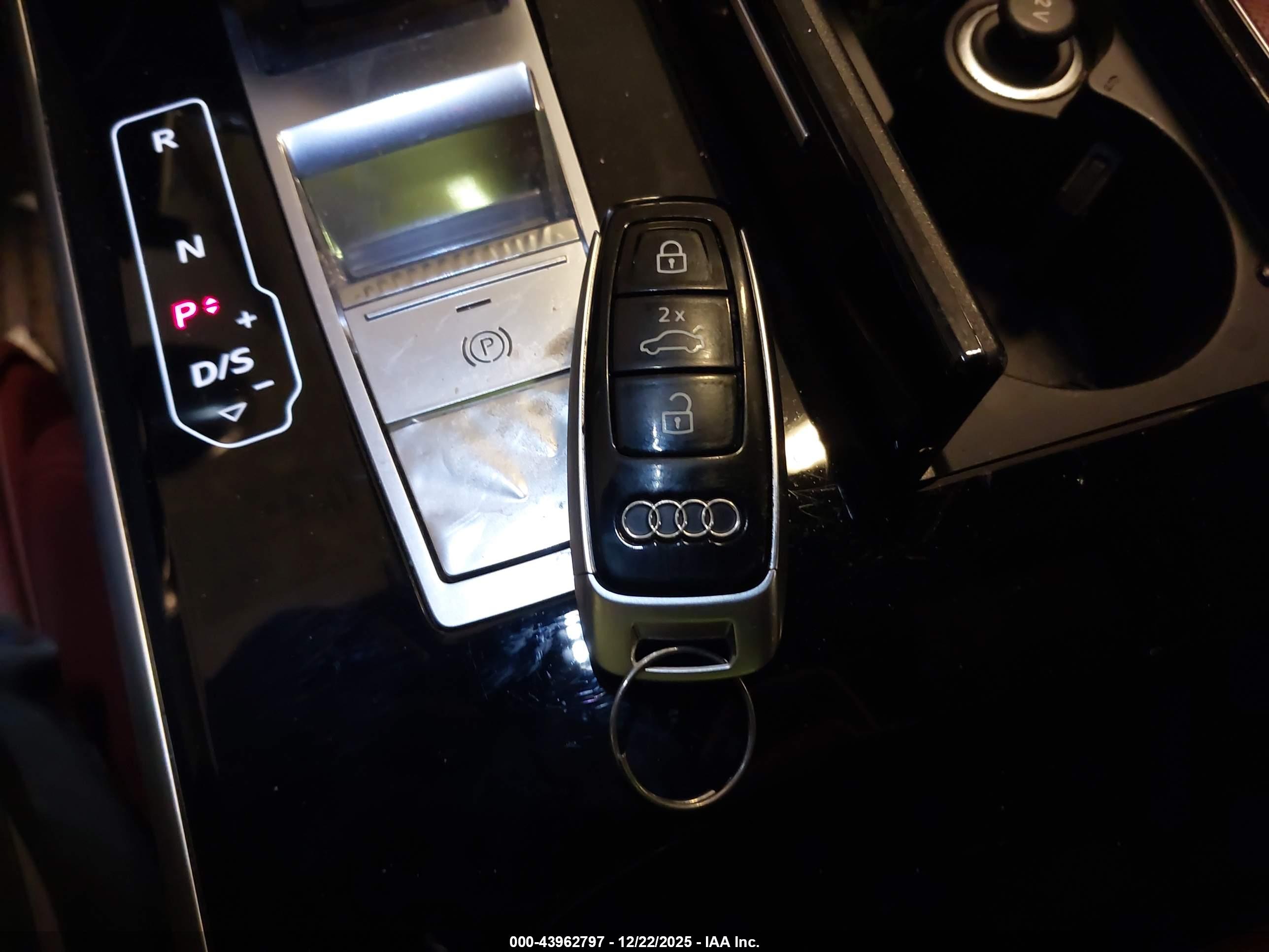 AUDI S8 image 11