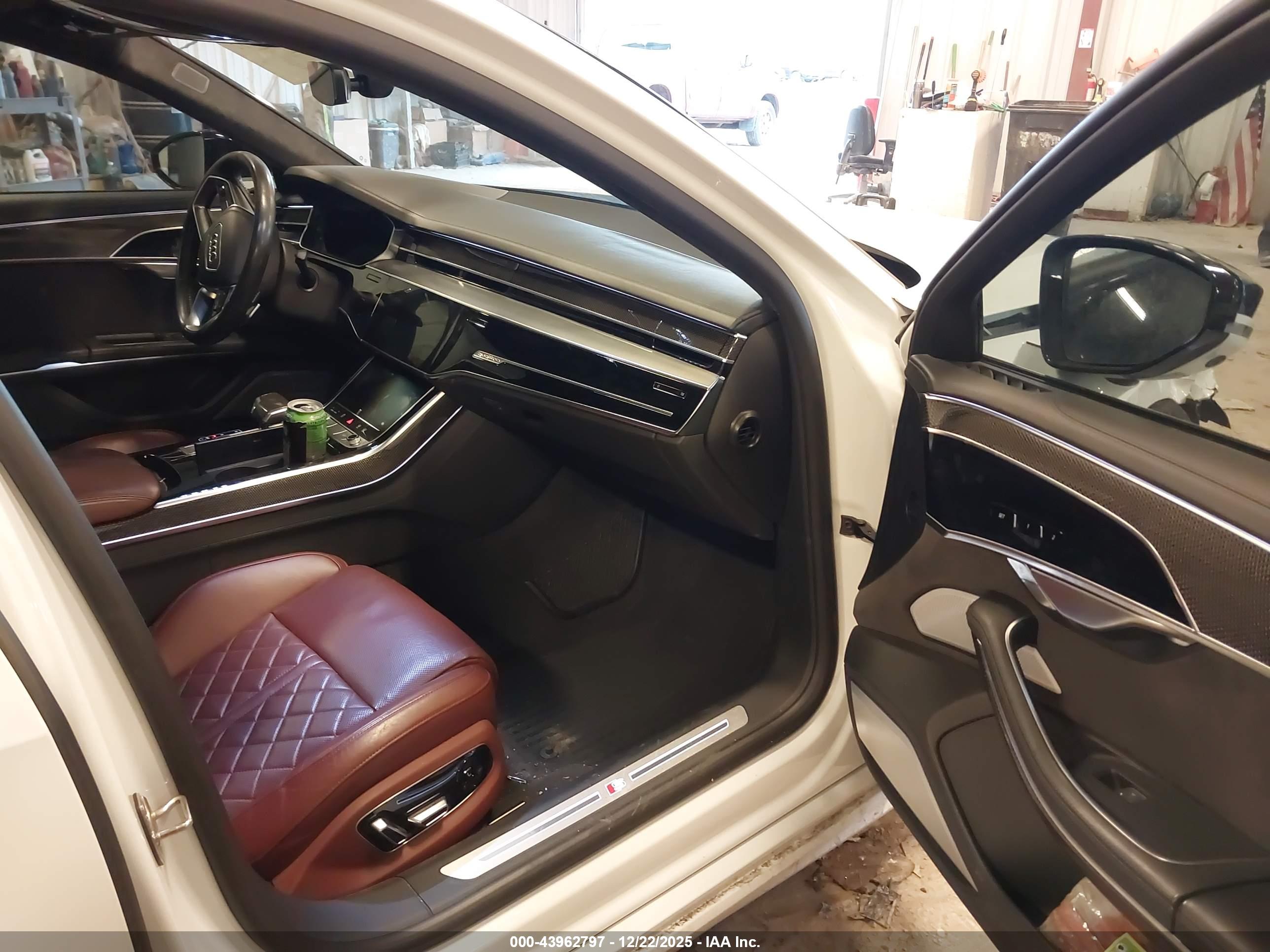 AUDI S8 image 5