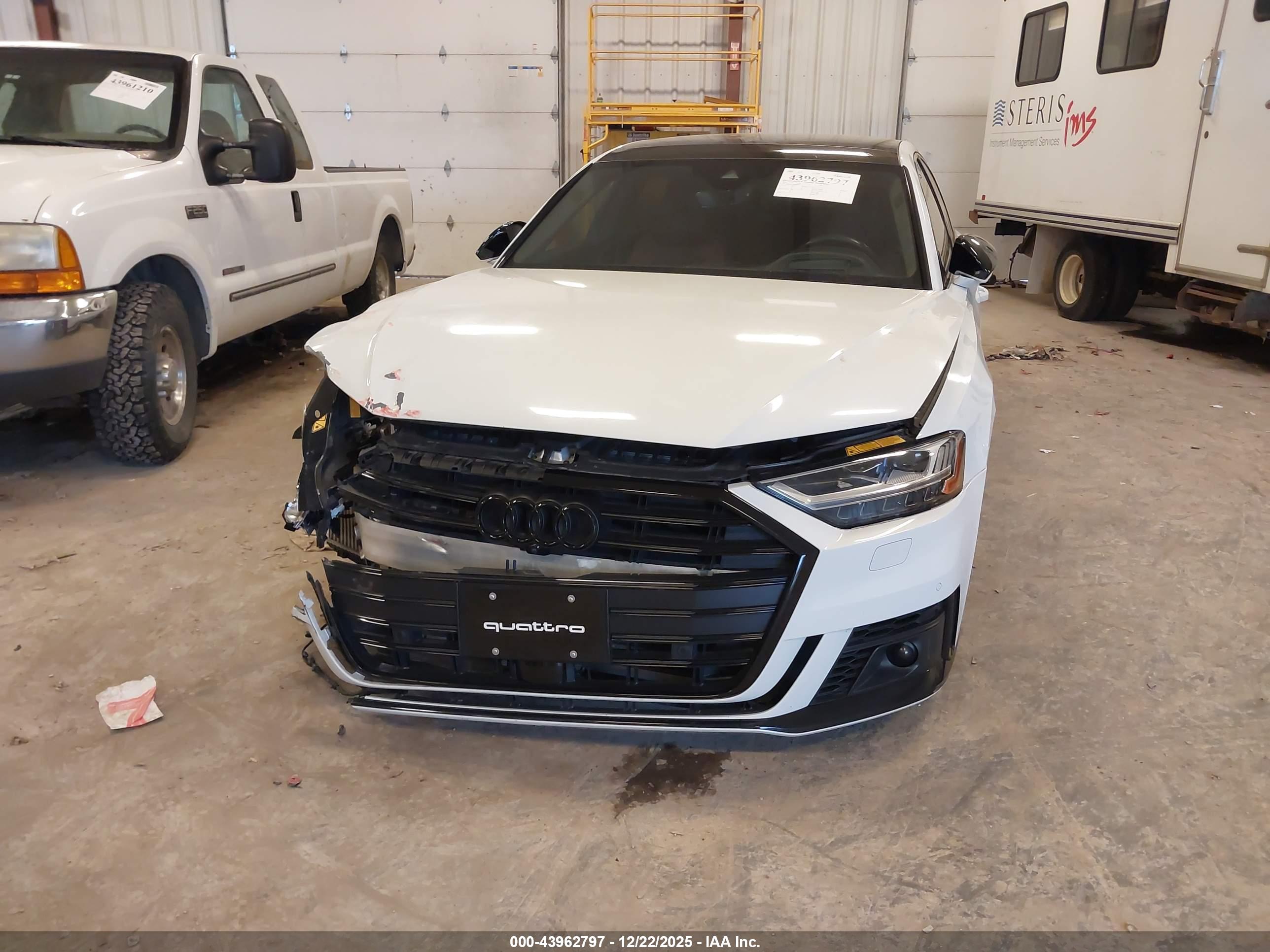 AUDI S8 image 6
