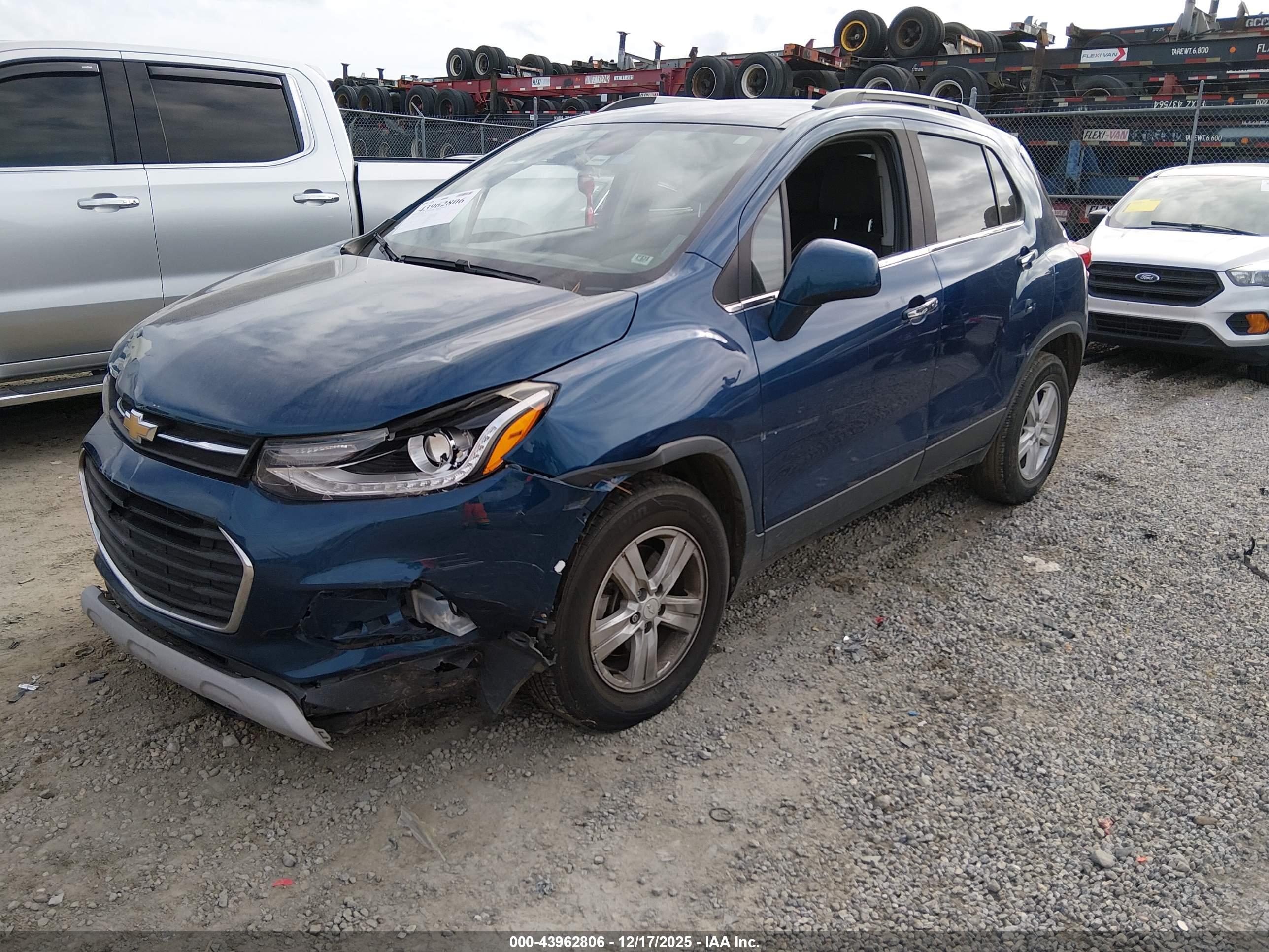 CHEVROLET TRAX image 2