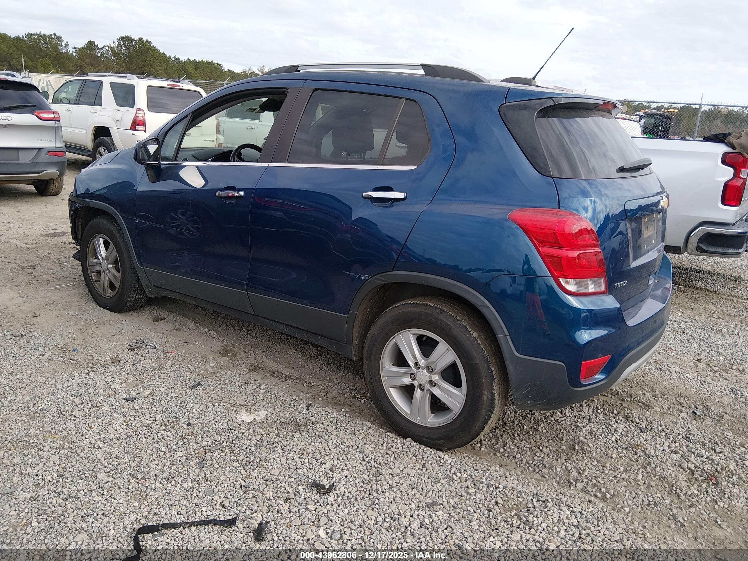 CHEVROLET TRAX image 3
