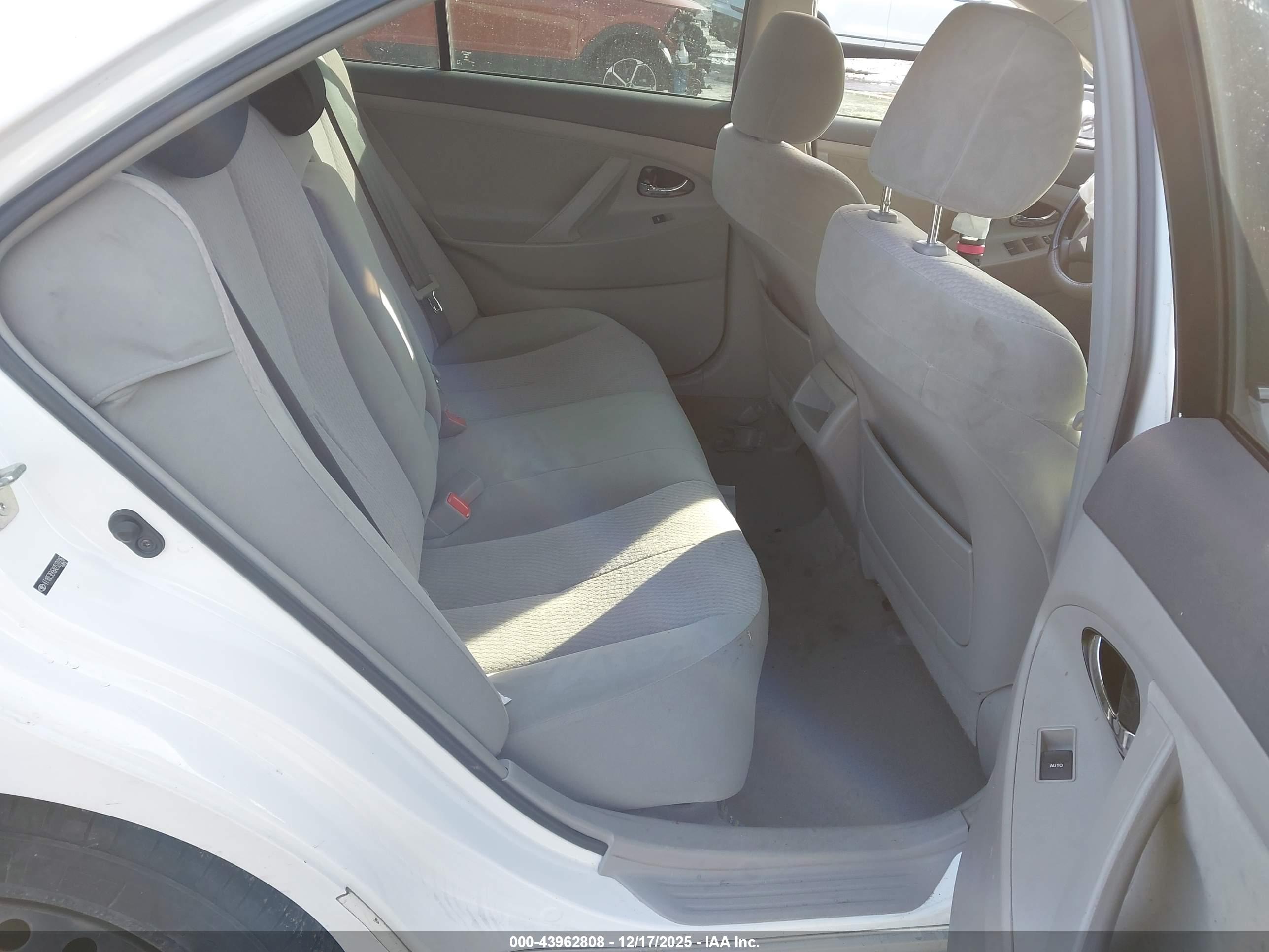 TOYOTA CAMRY image 8
