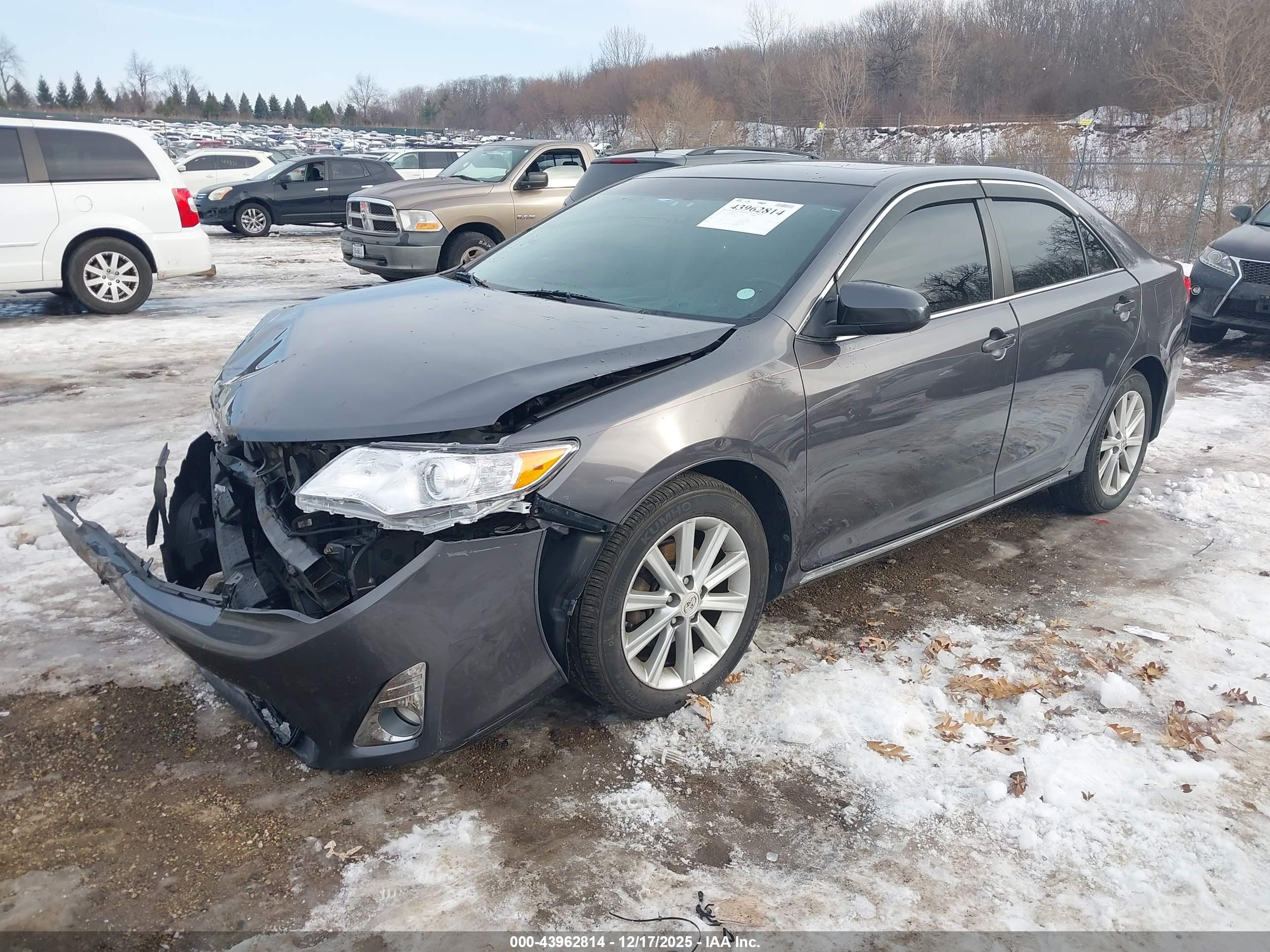 TOYOTA CAMRY image 2