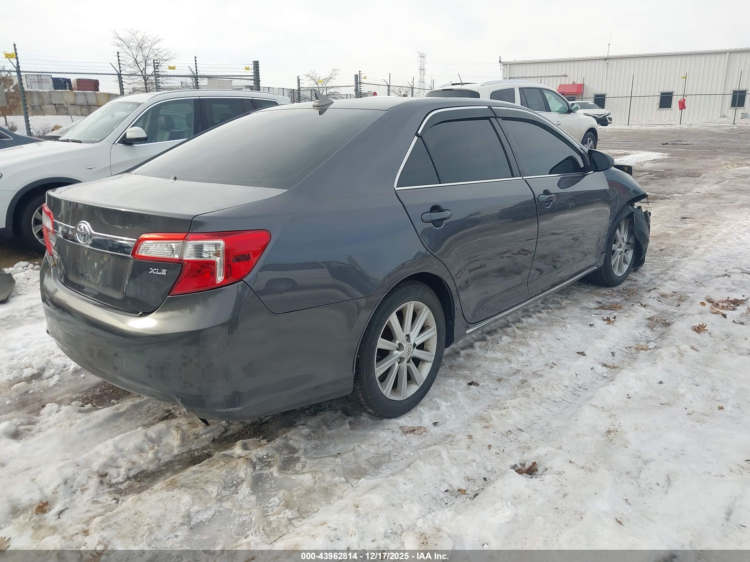 TOYOTA CAMRY image 4