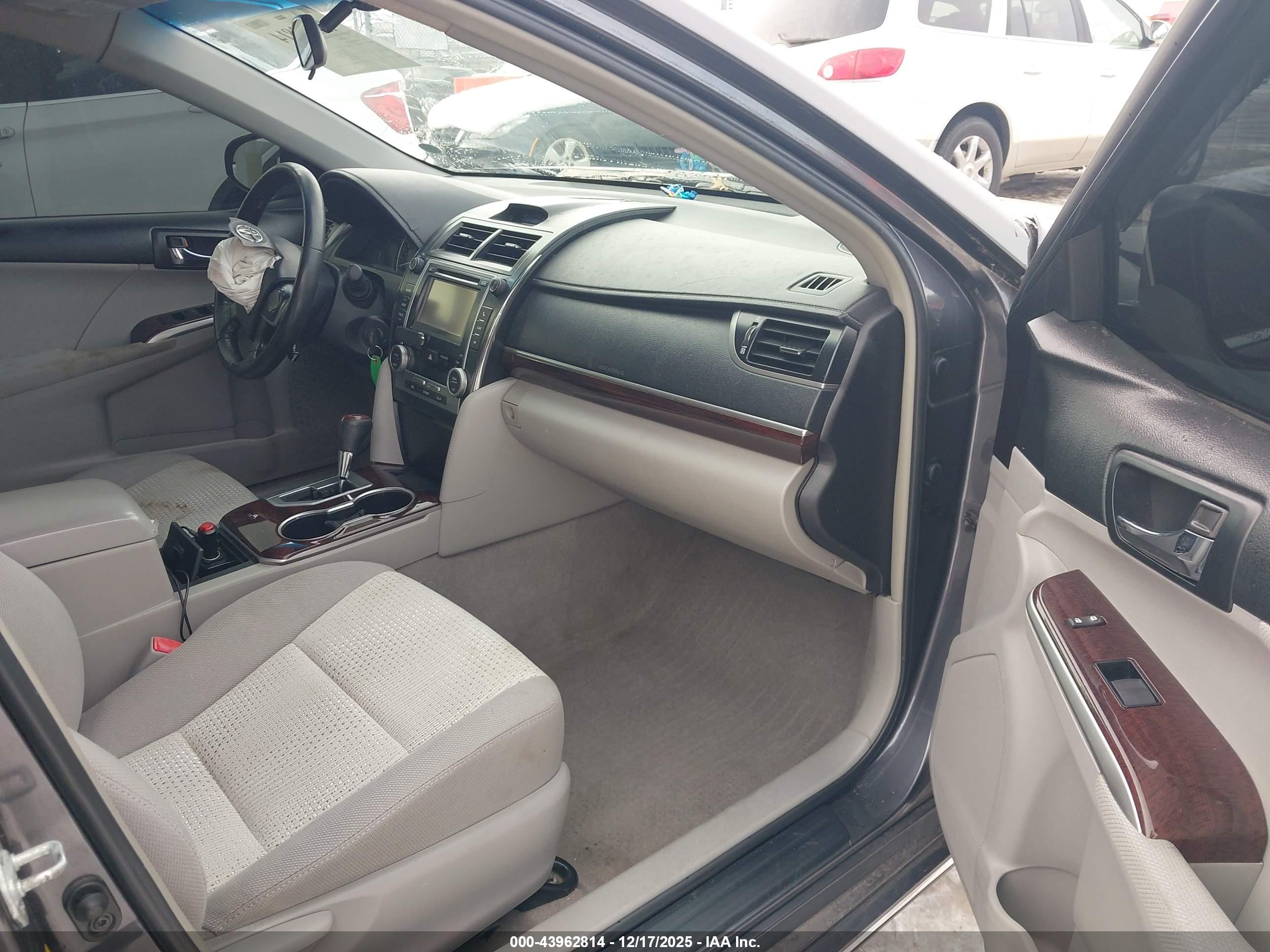 TOYOTA CAMRY image 5