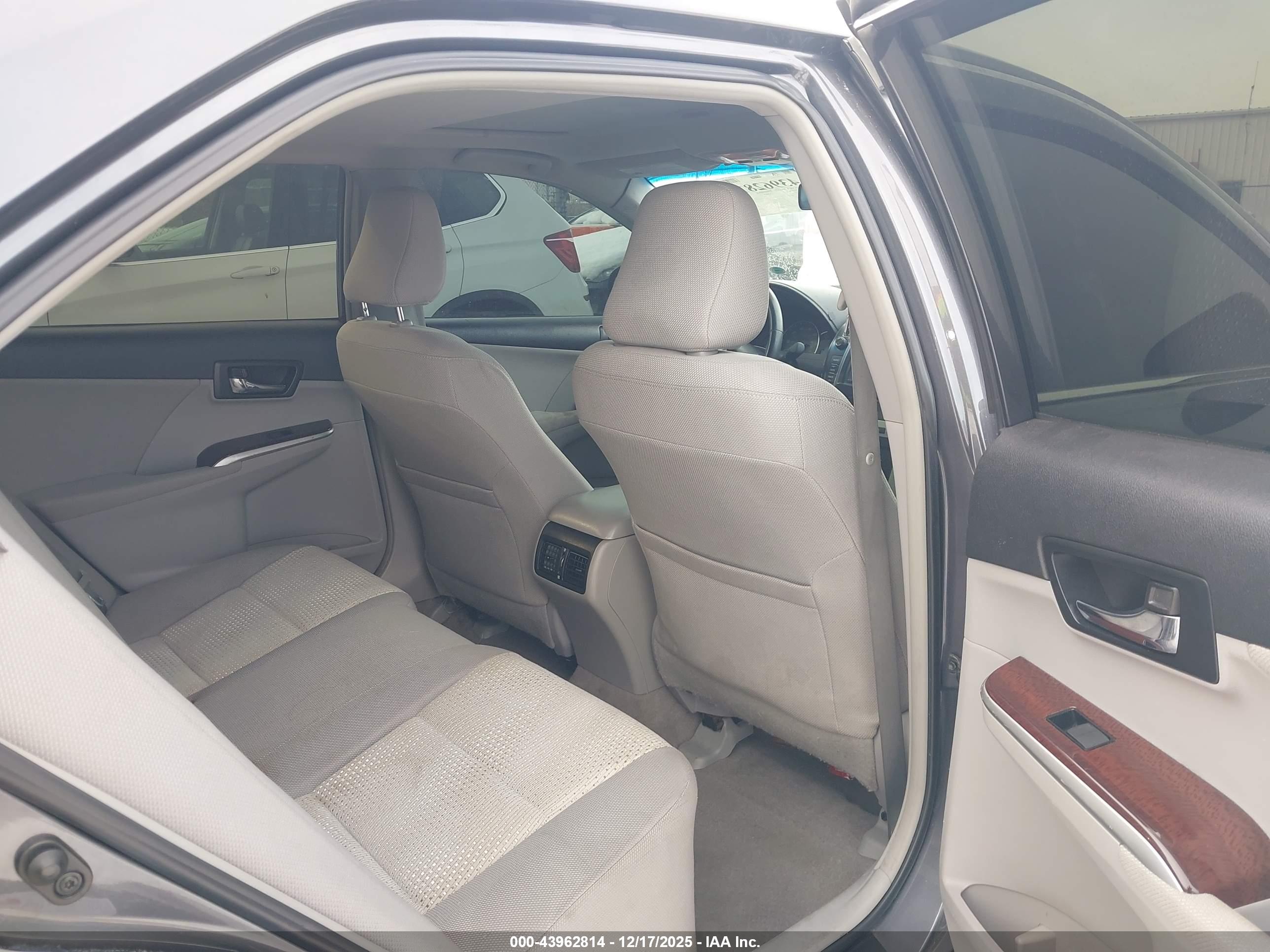 TOYOTA CAMRY image 8