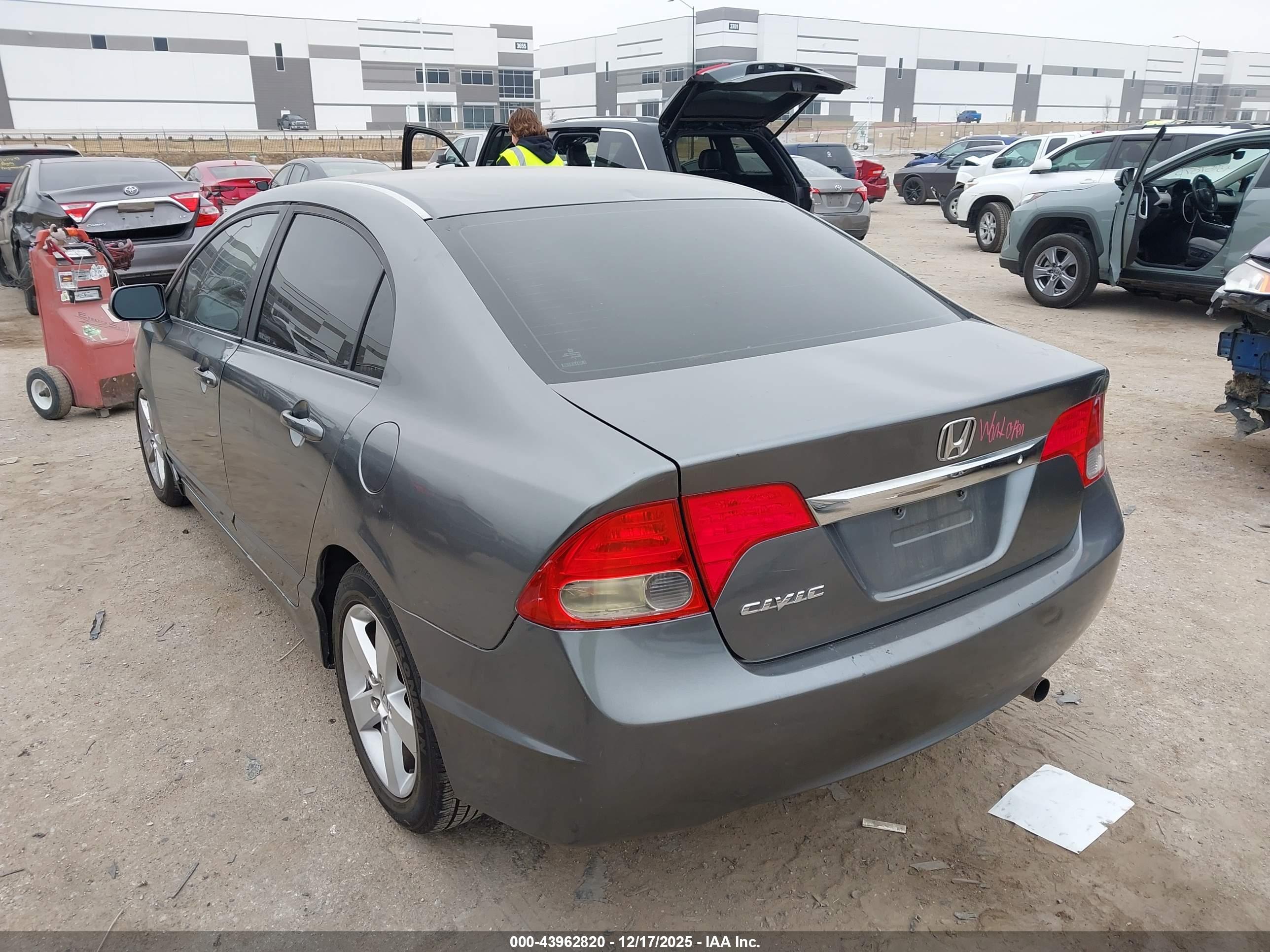 HONDA CIVIC image 3