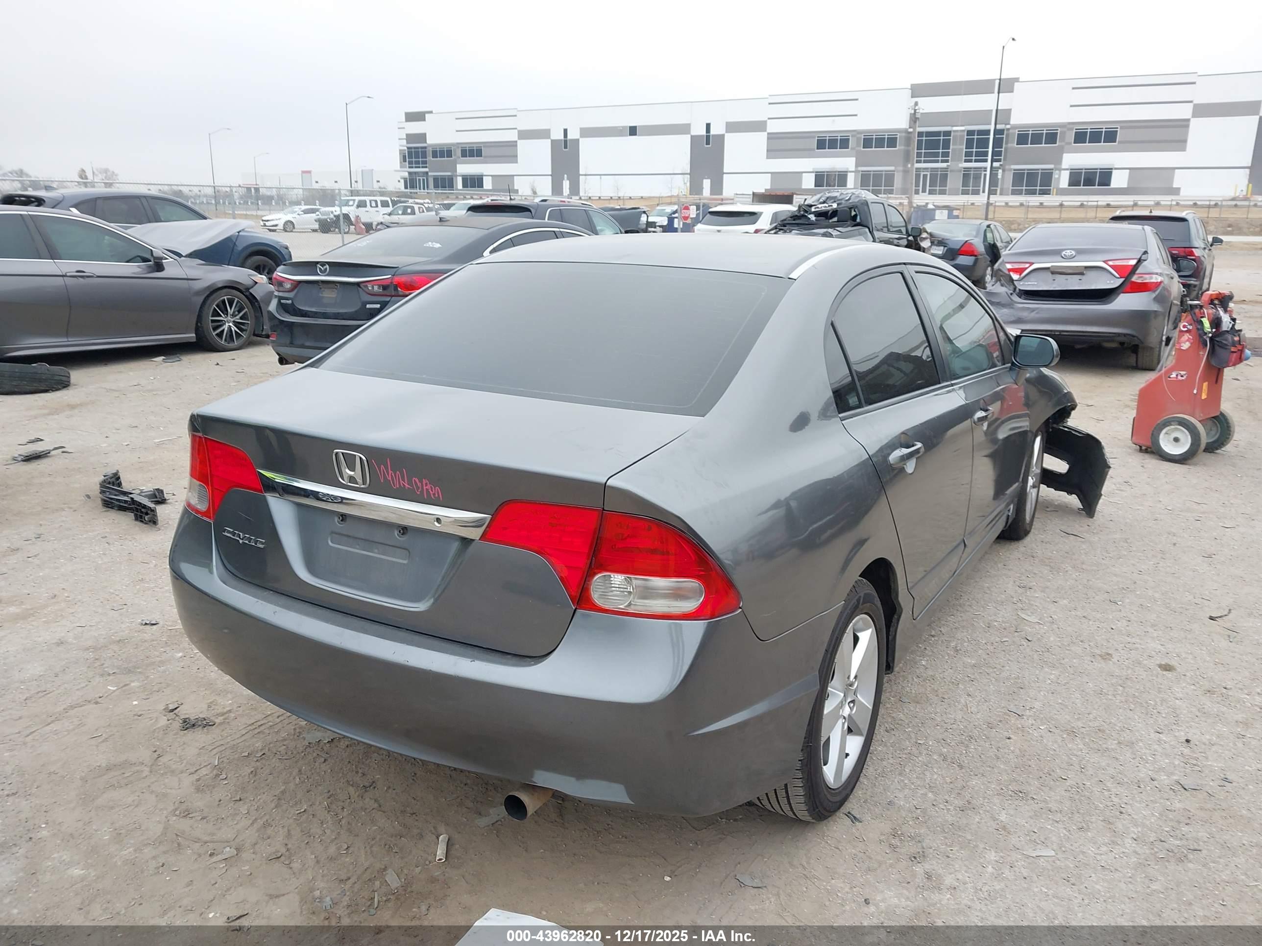 HONDA CIVIC image 4