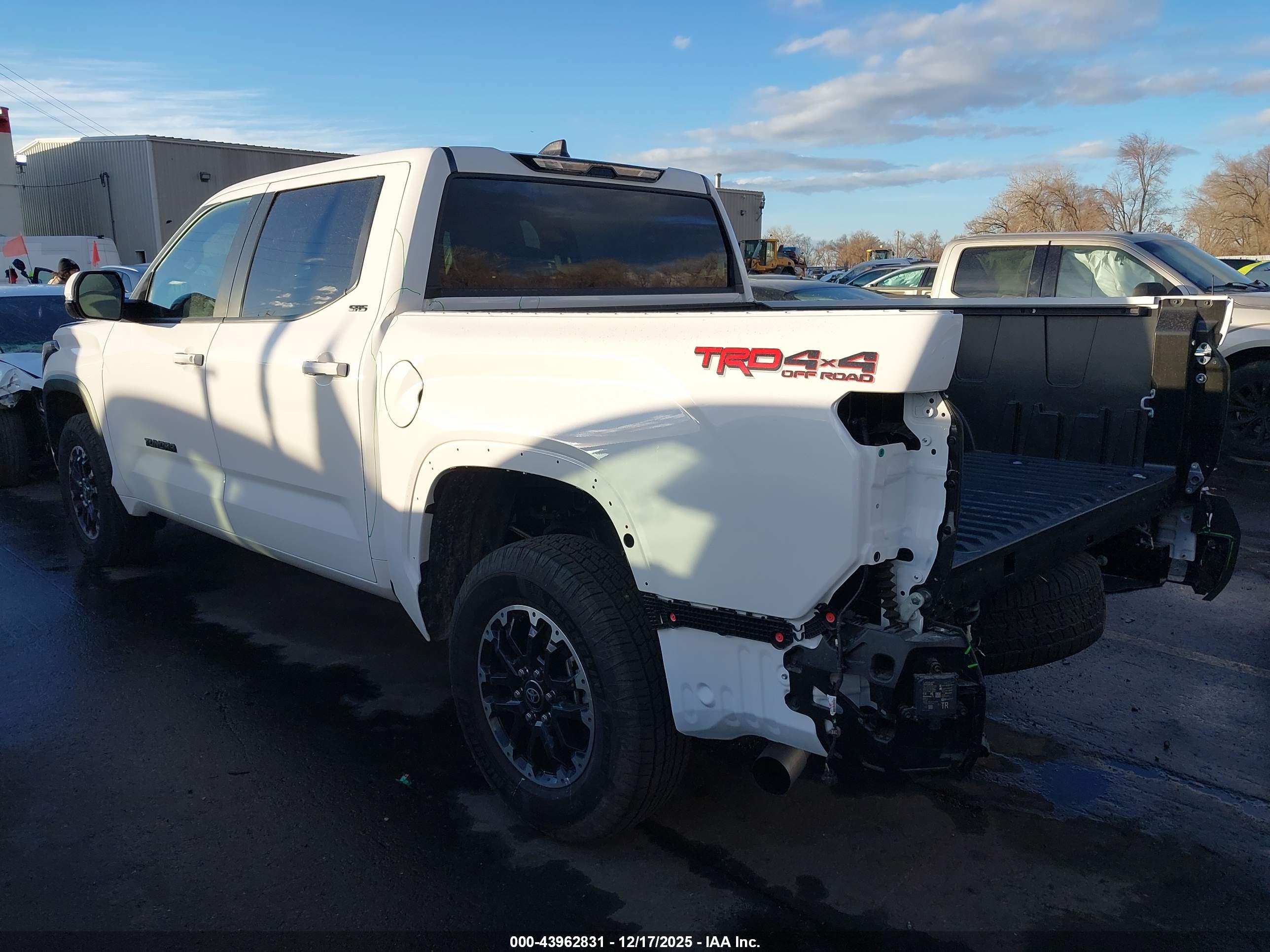 TOYOTA TUNDRA image 3