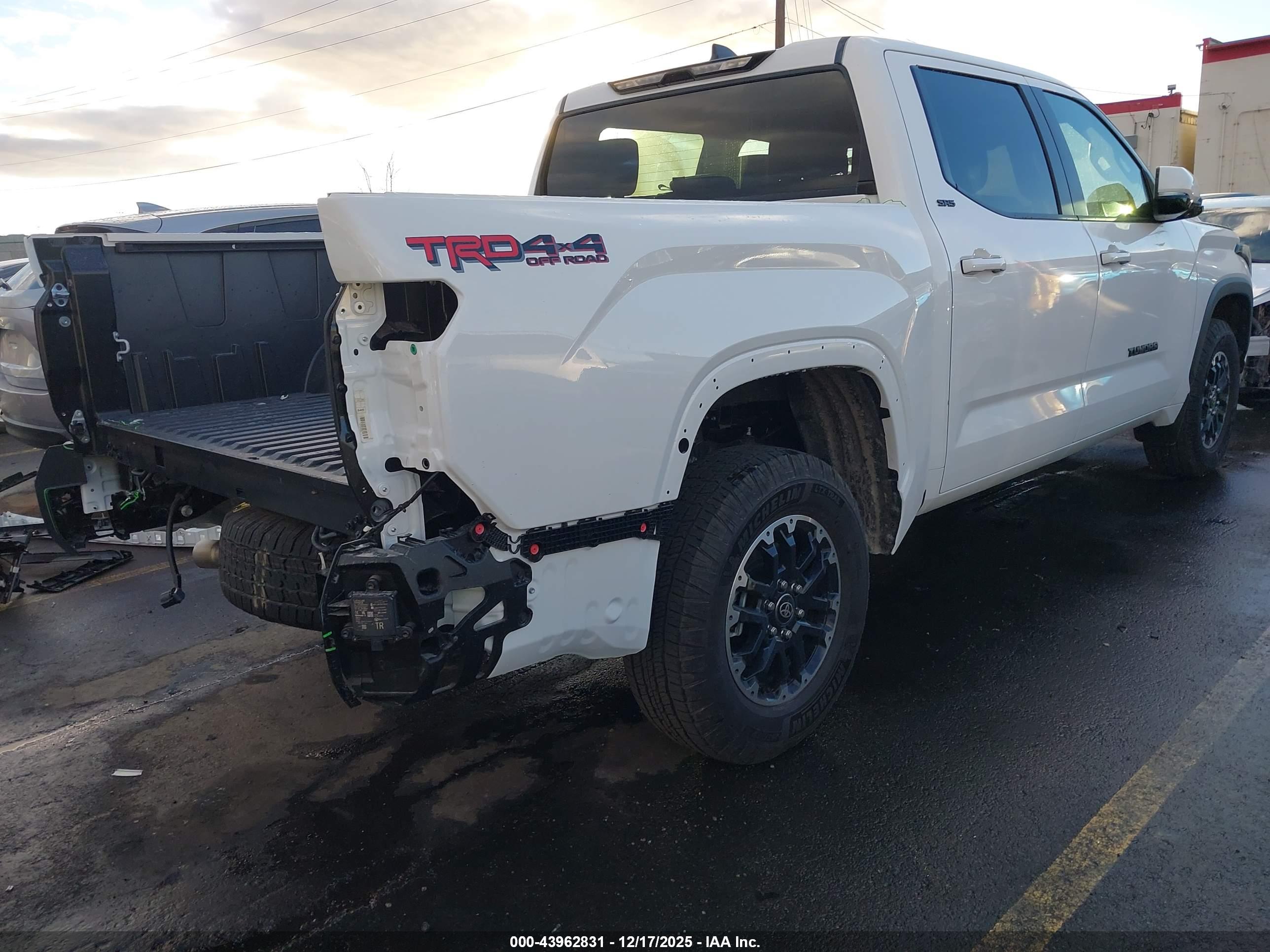 TOYOTA TUNDRA image 4