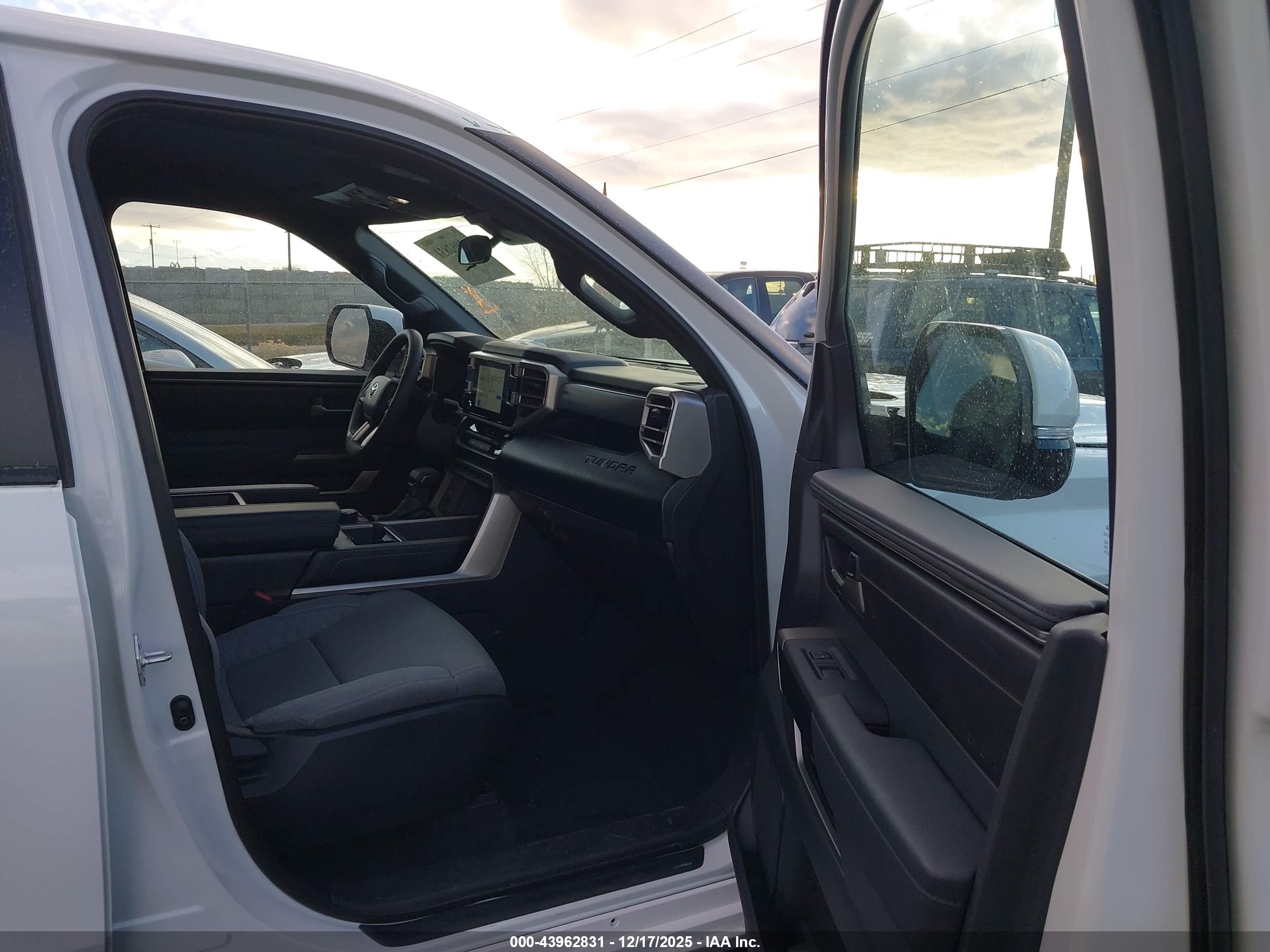 TOYOTA TUNDRA image 5