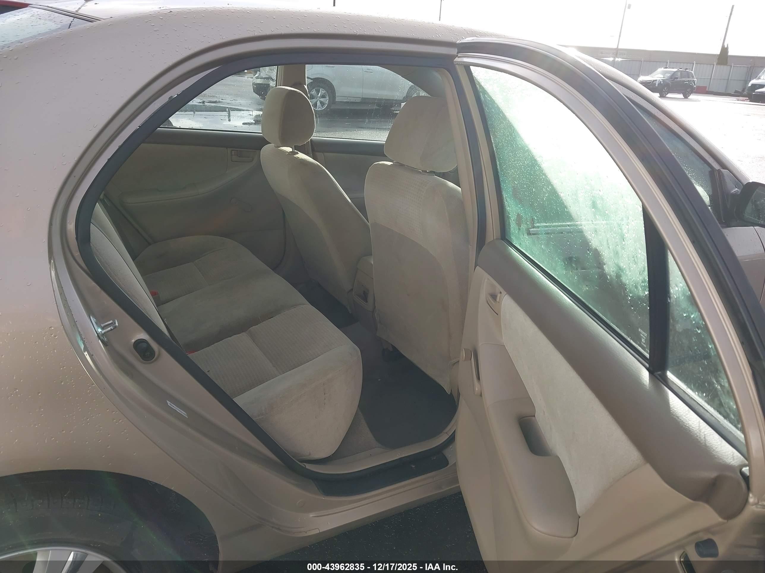 TOYOTA COROLLA image 8