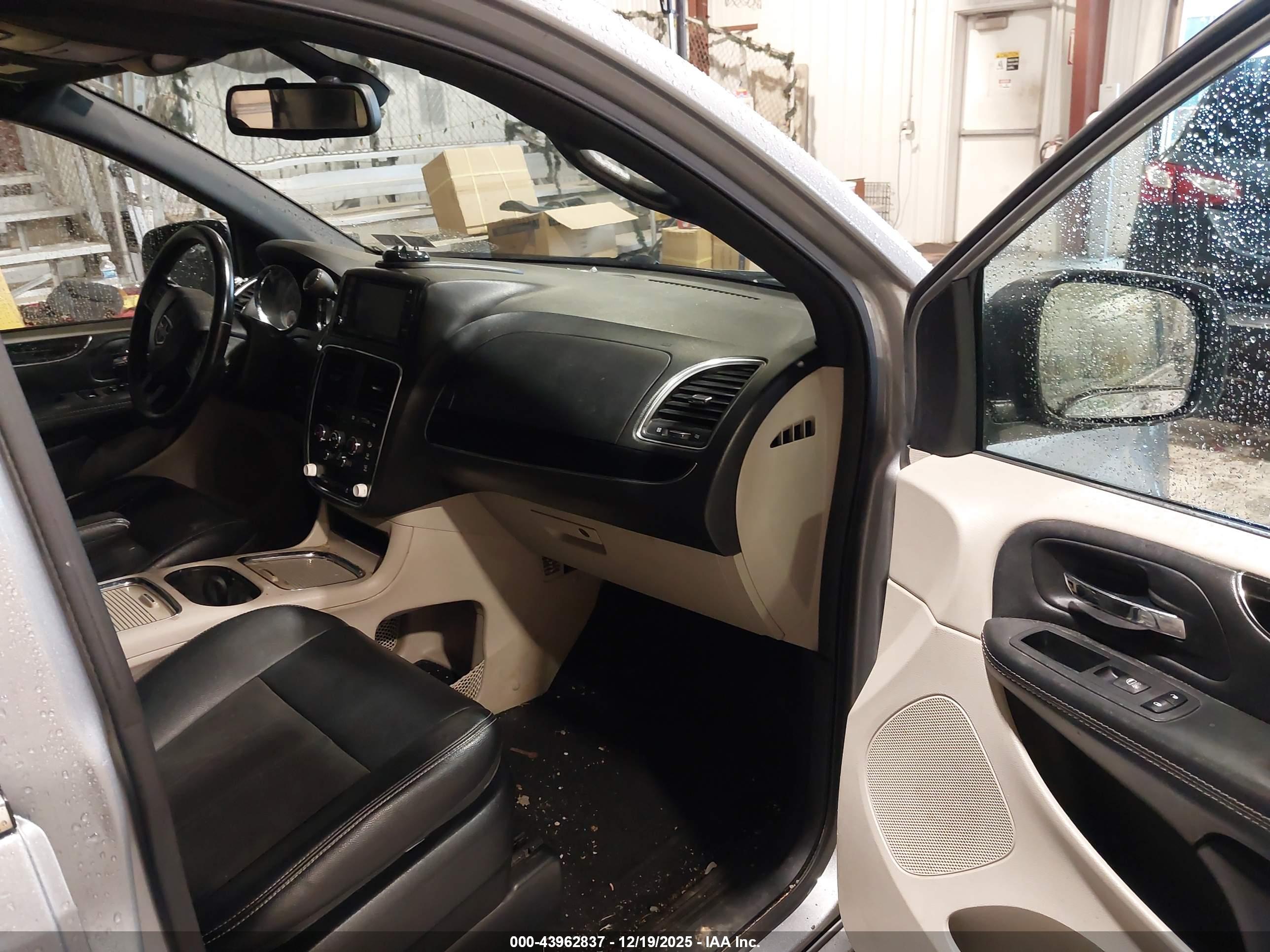 DODGE GRAND image 5