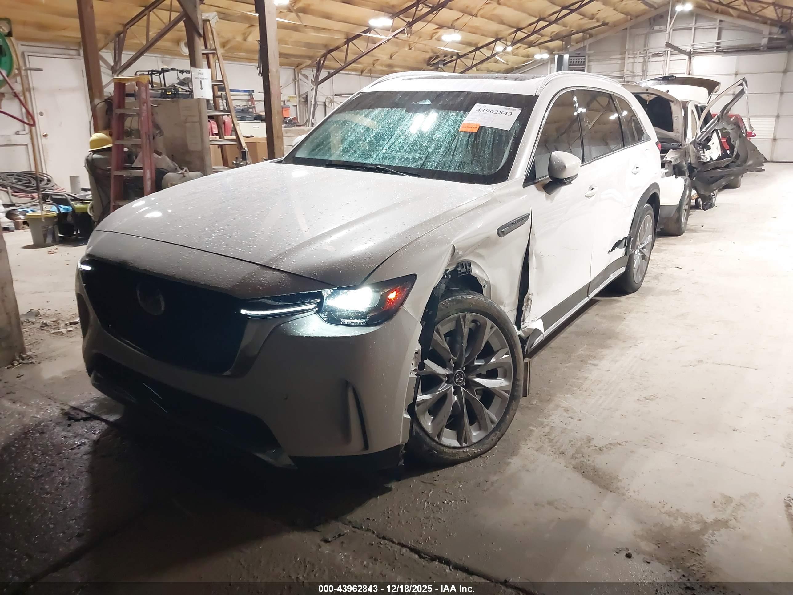 MAZDA CX-90 image 2