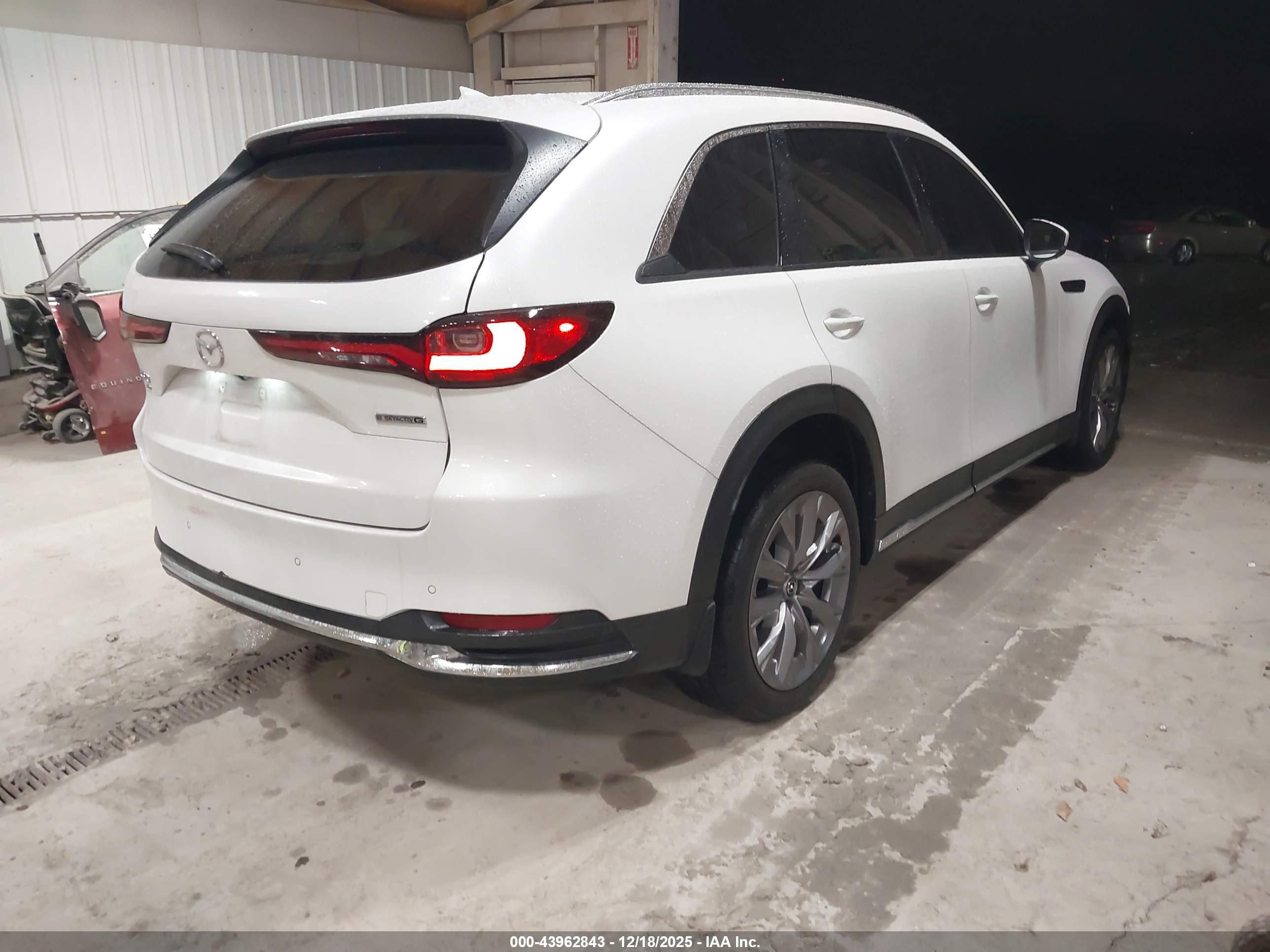 MAZDA CX-90 image 4