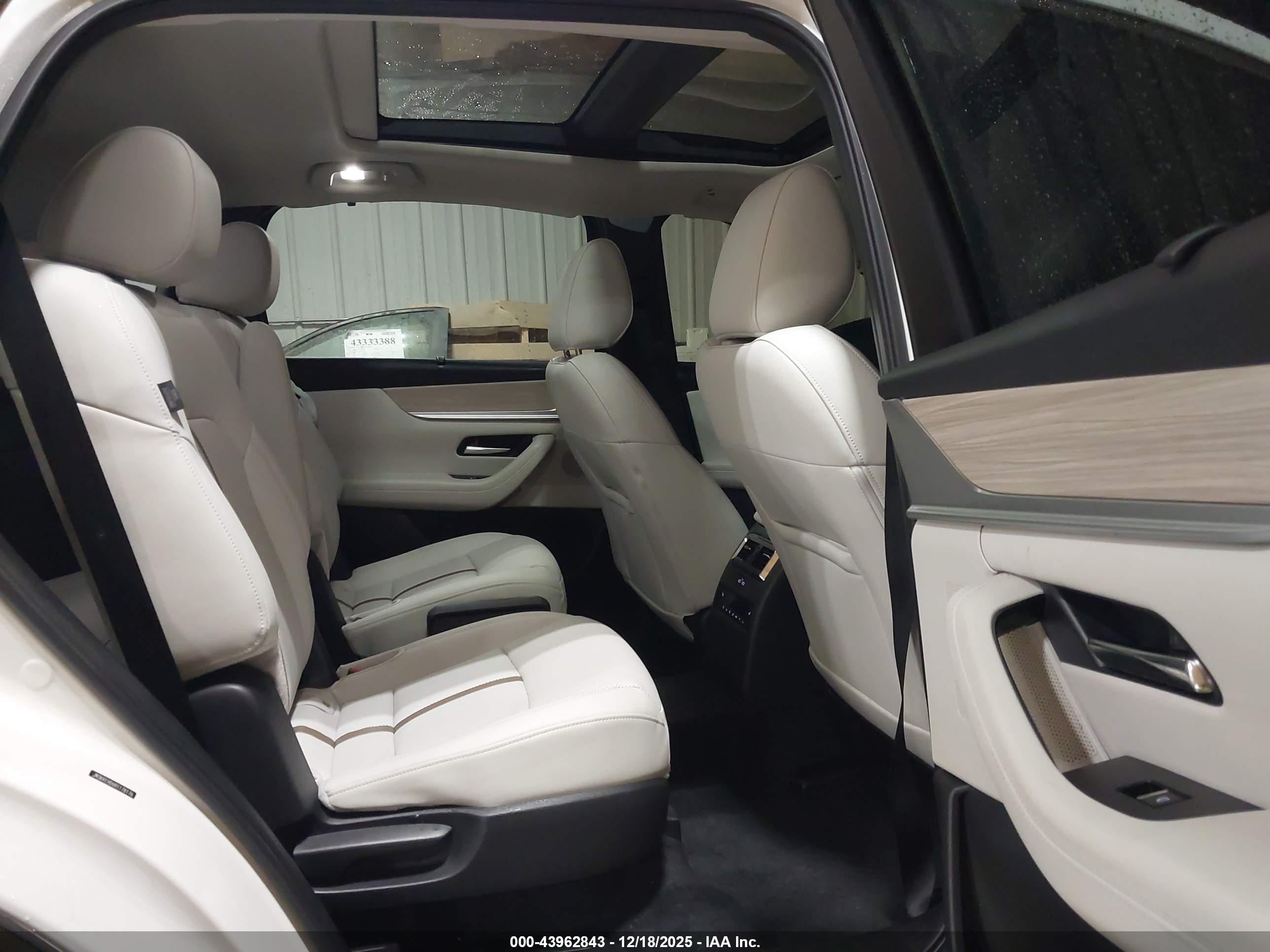 MAZDA CX-90 image 8