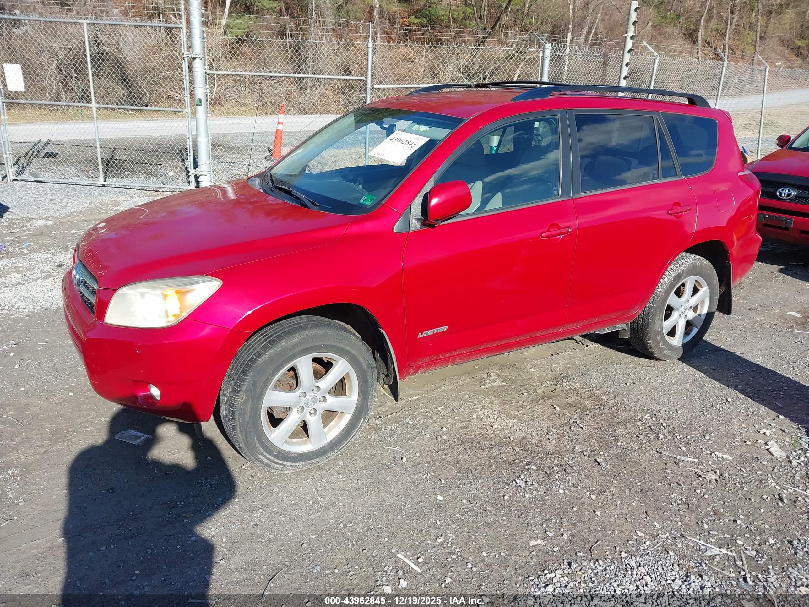 TOYOTA RAV4 image 2