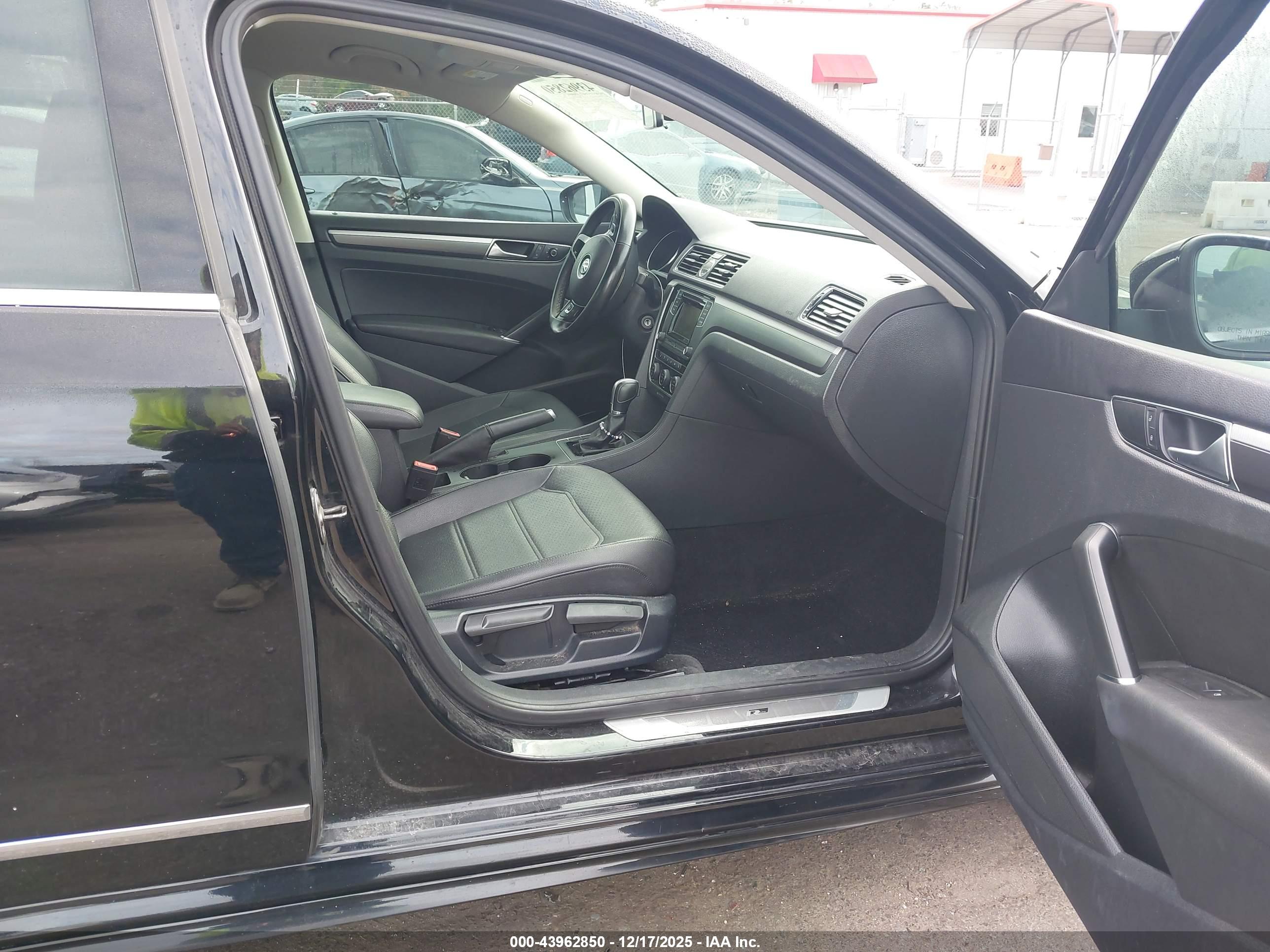 VOLKSWAGEN PASSAT image 5