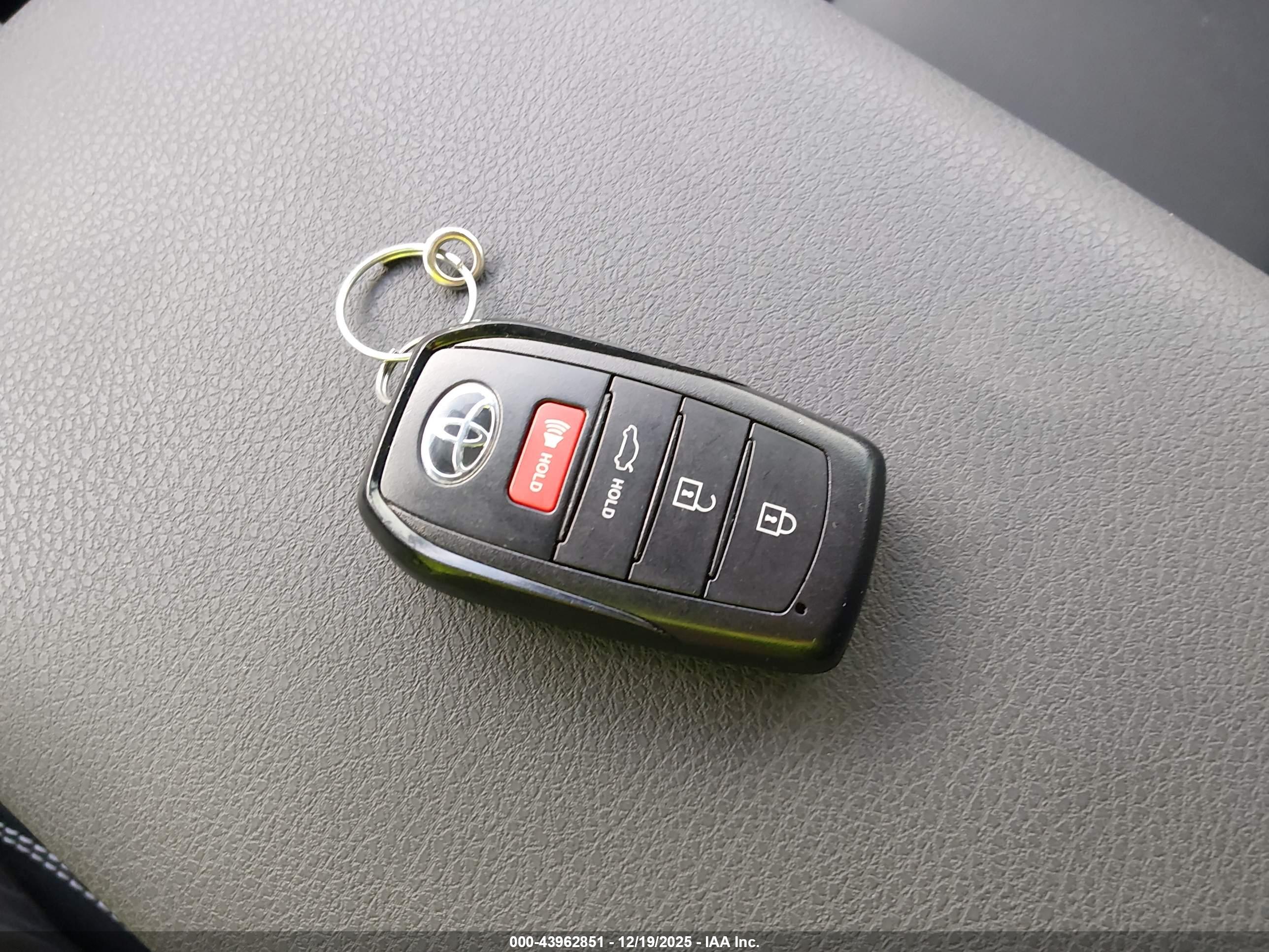 TOYOTA CAMRY image 11