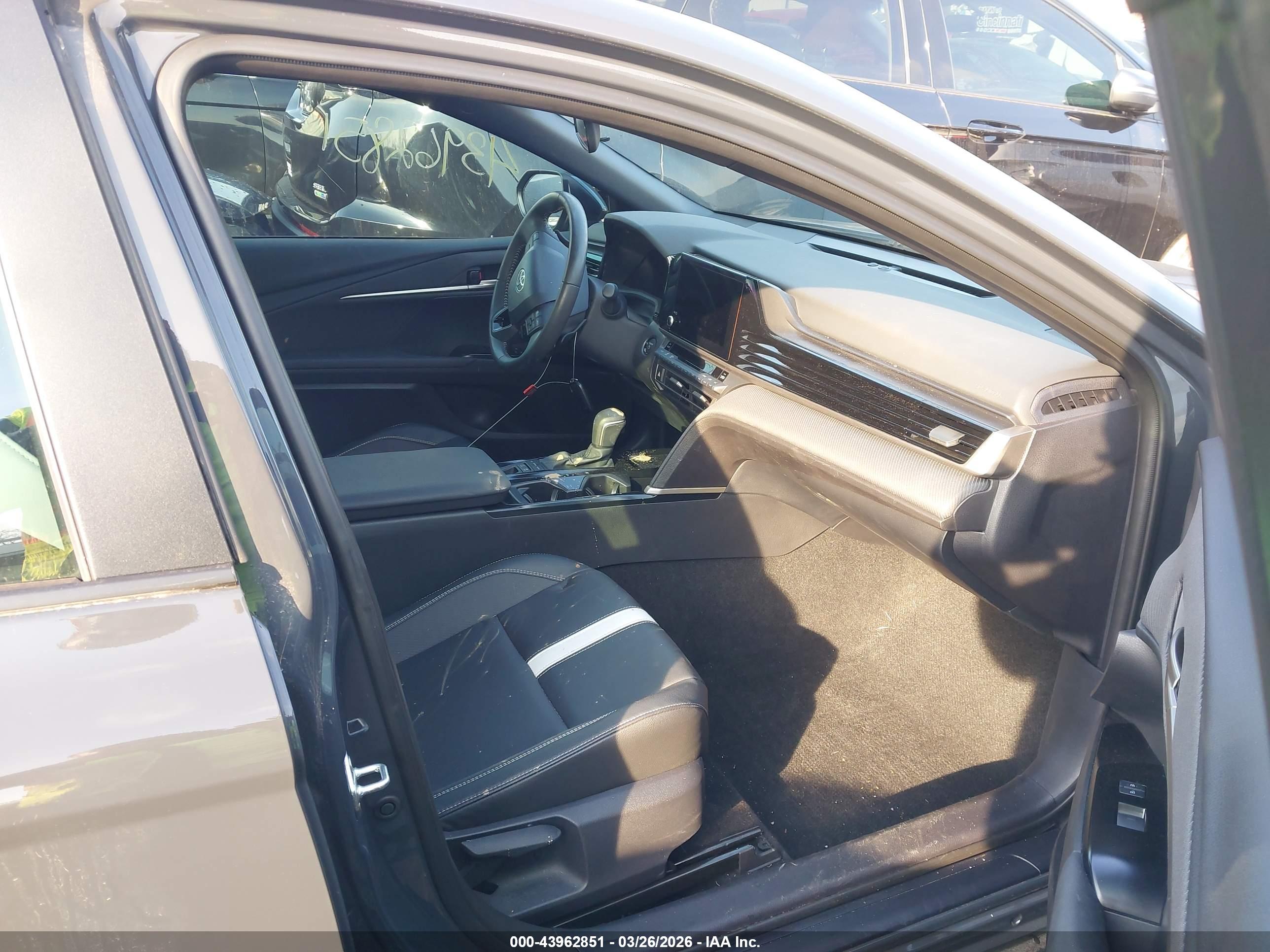 TOYOTA CAMRY image 5