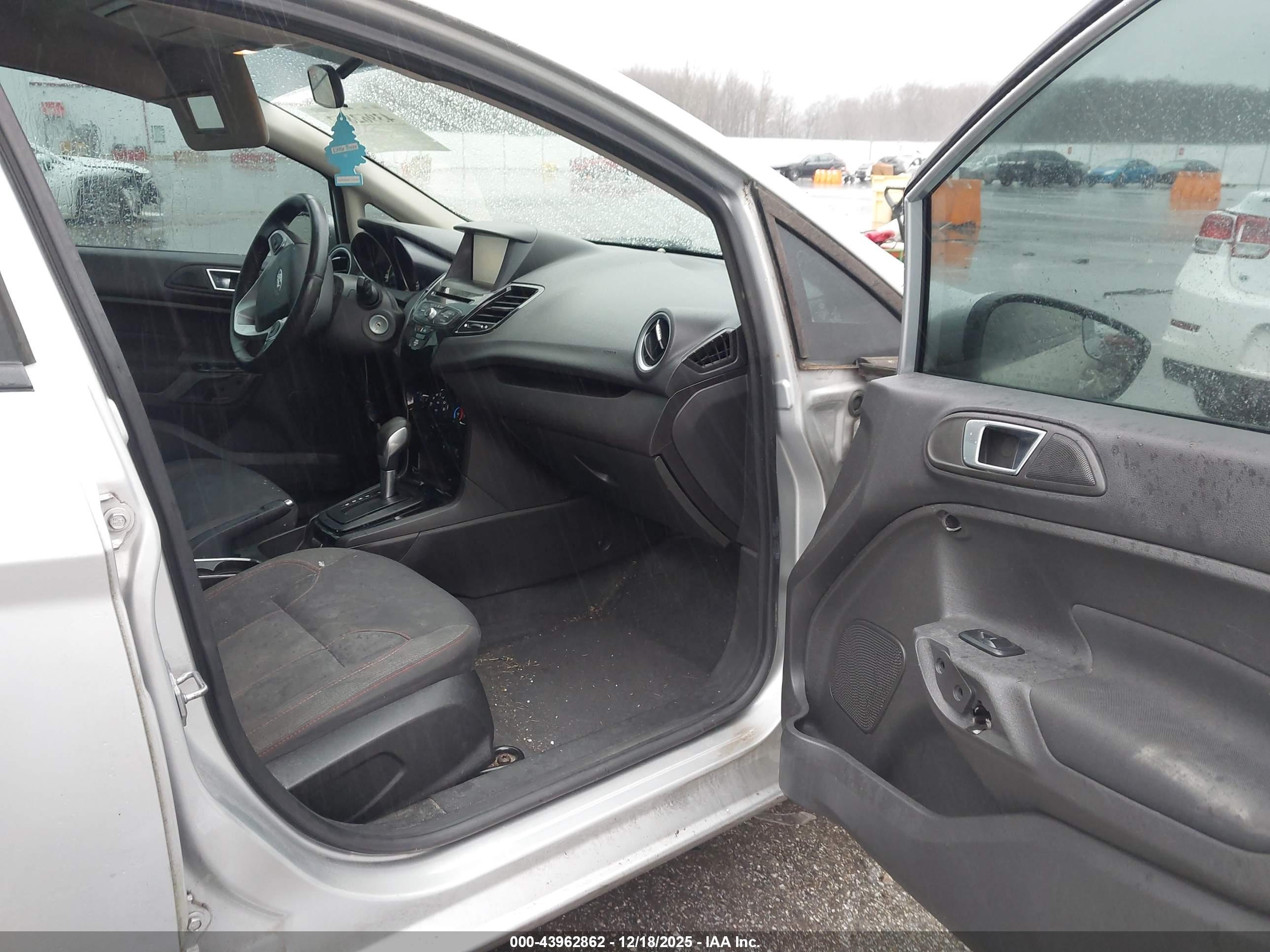 FORD FIESTA image 5