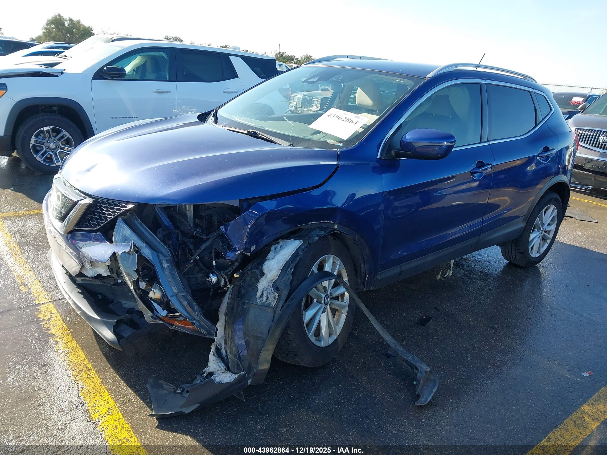 NISSAN ROGUE image 2