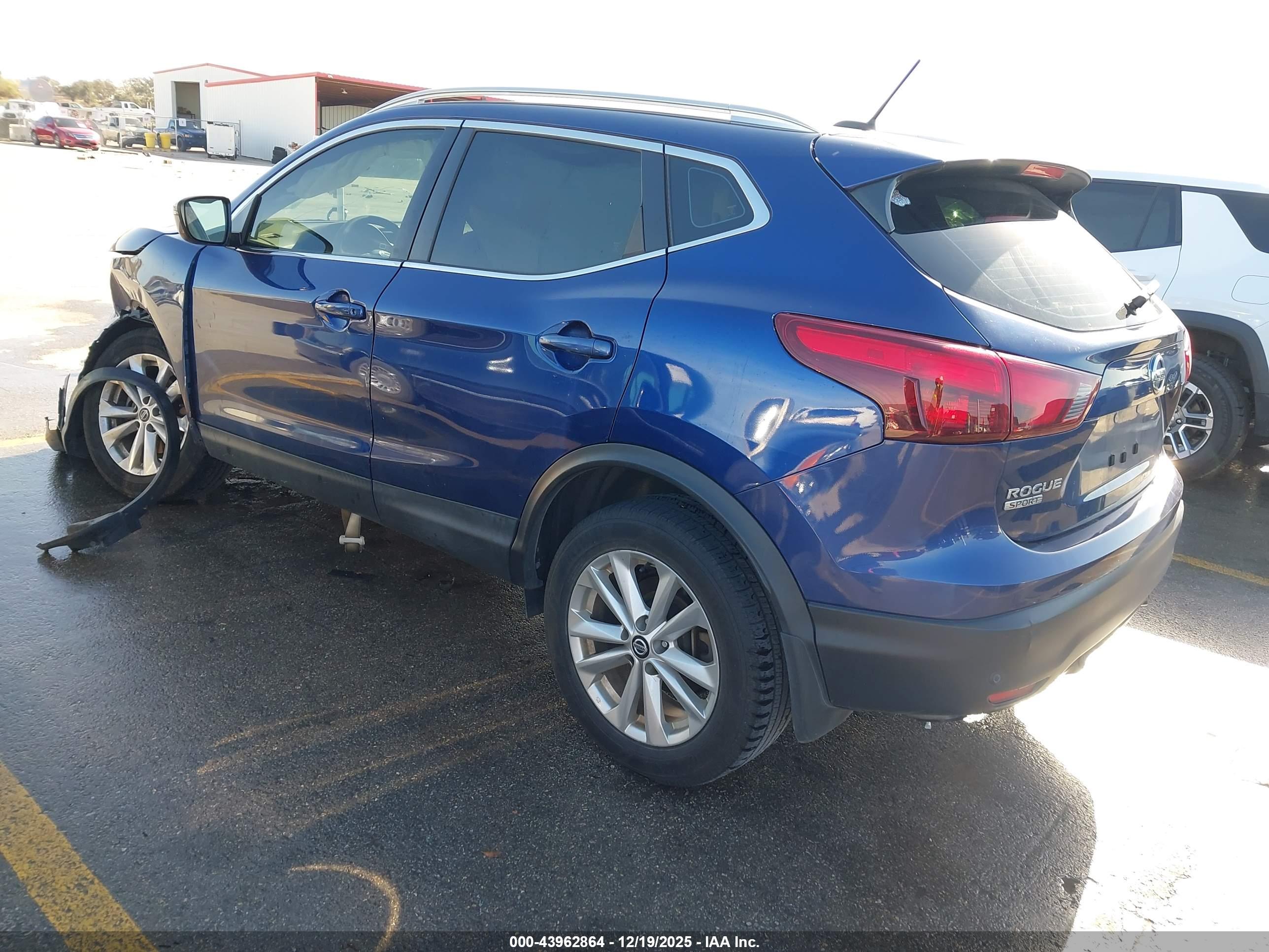 NISSAN ROGUE image 3
