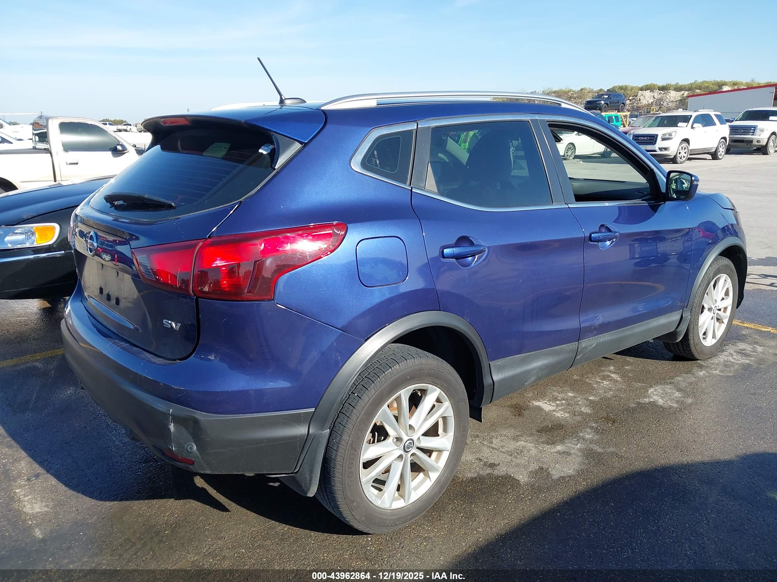 NISSAN ROGUE image 4