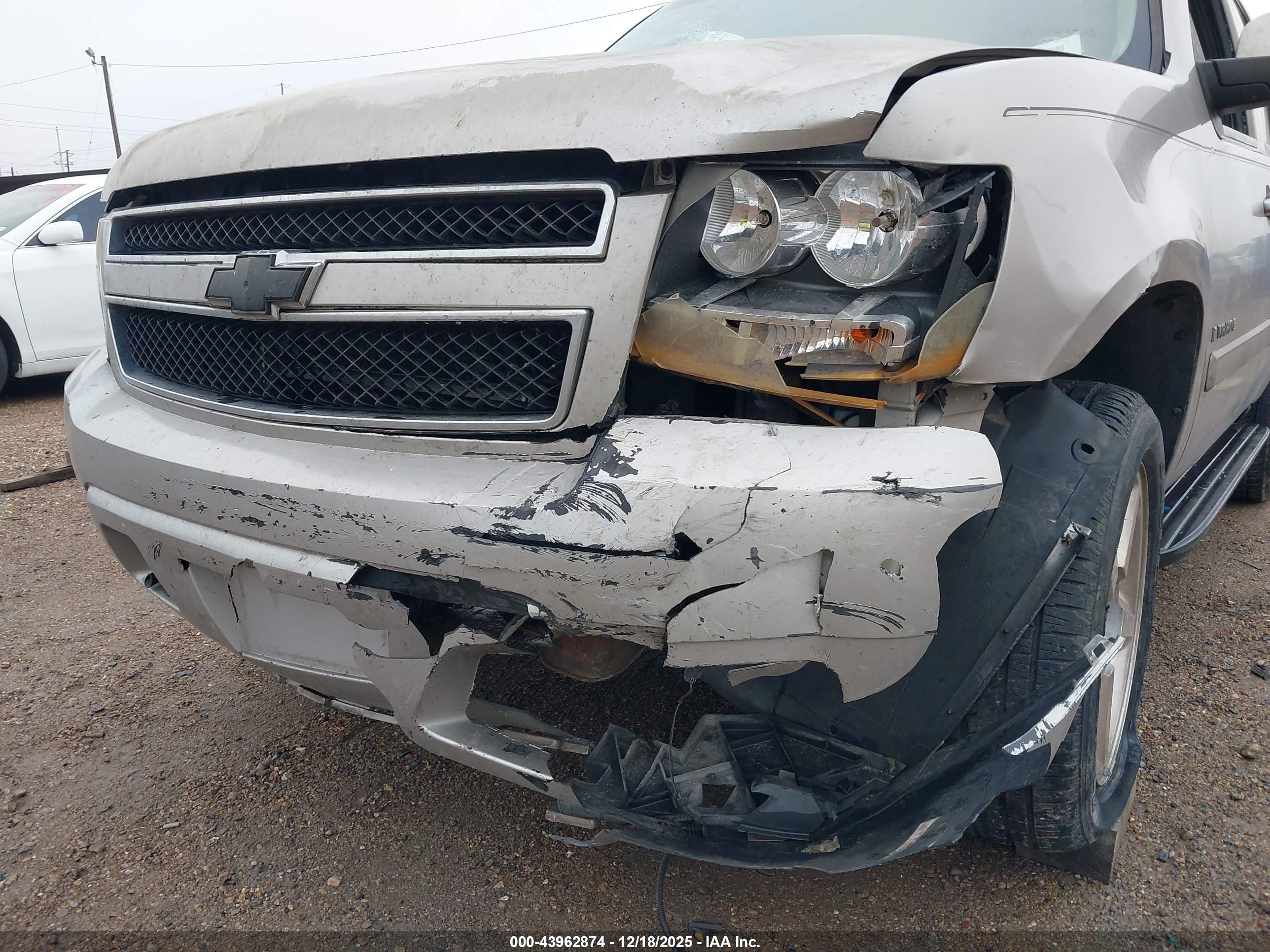 CHEVROLET TAHOE image 6