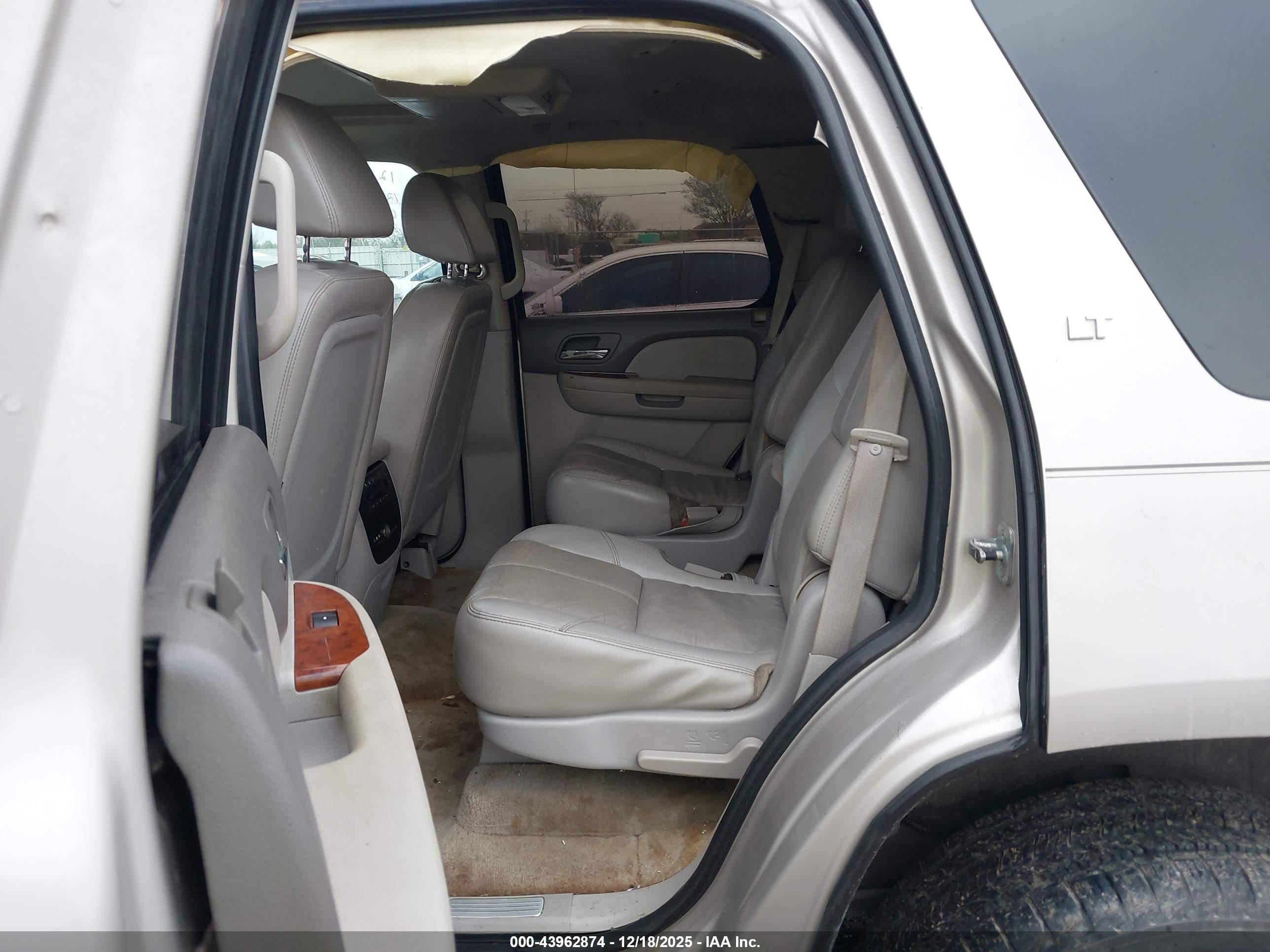 CHEVROLET TAHOE image 8