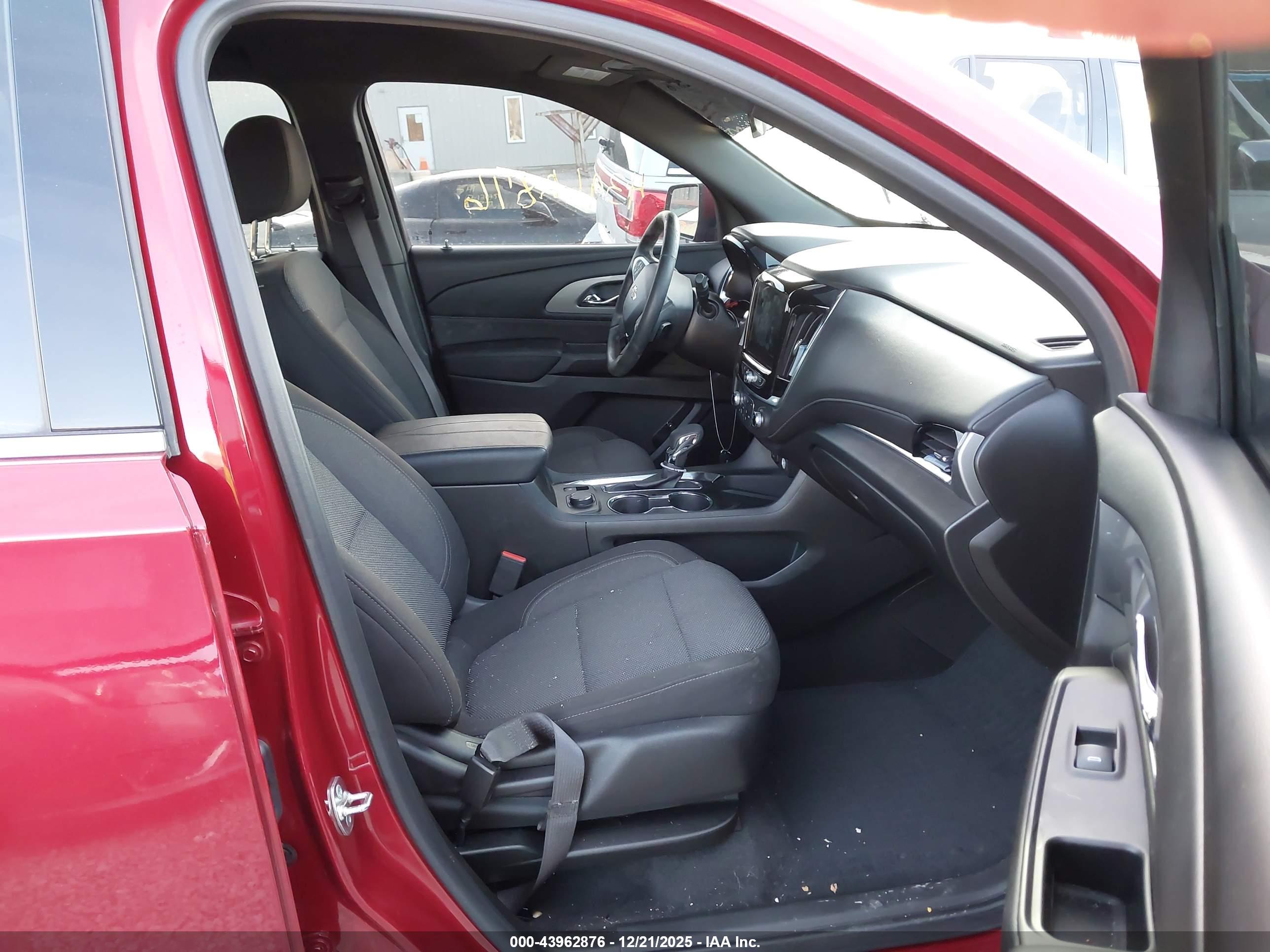 CHEVROLET TRAVERSE image 5