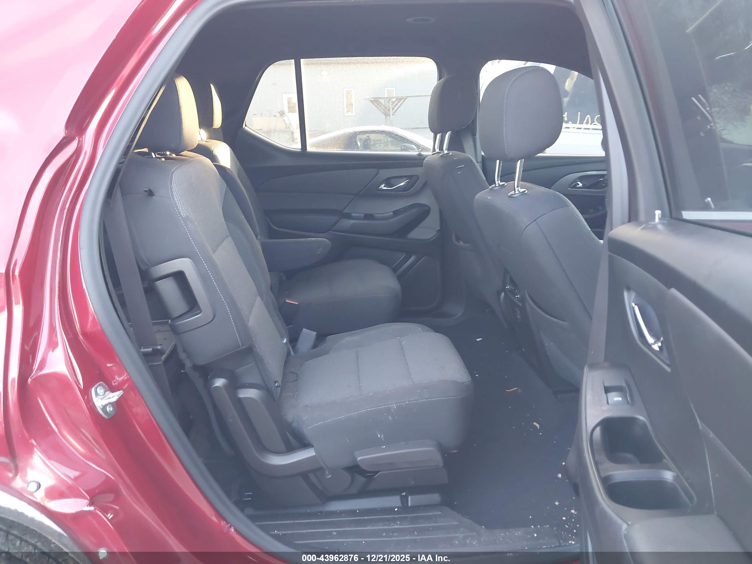 CHEVROLET TRAVERSE image 8