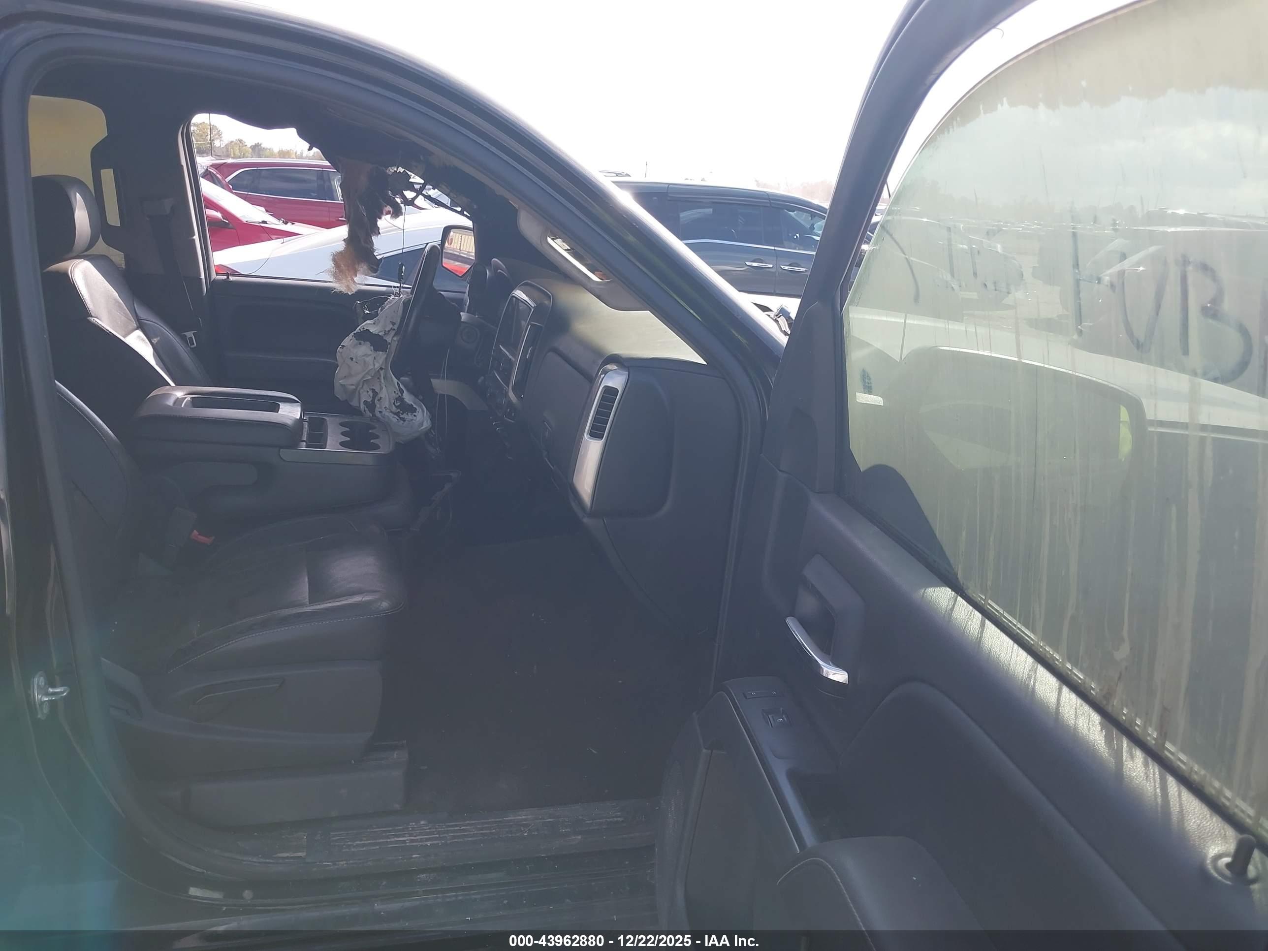 CHEVROLET SILVERADO image 5