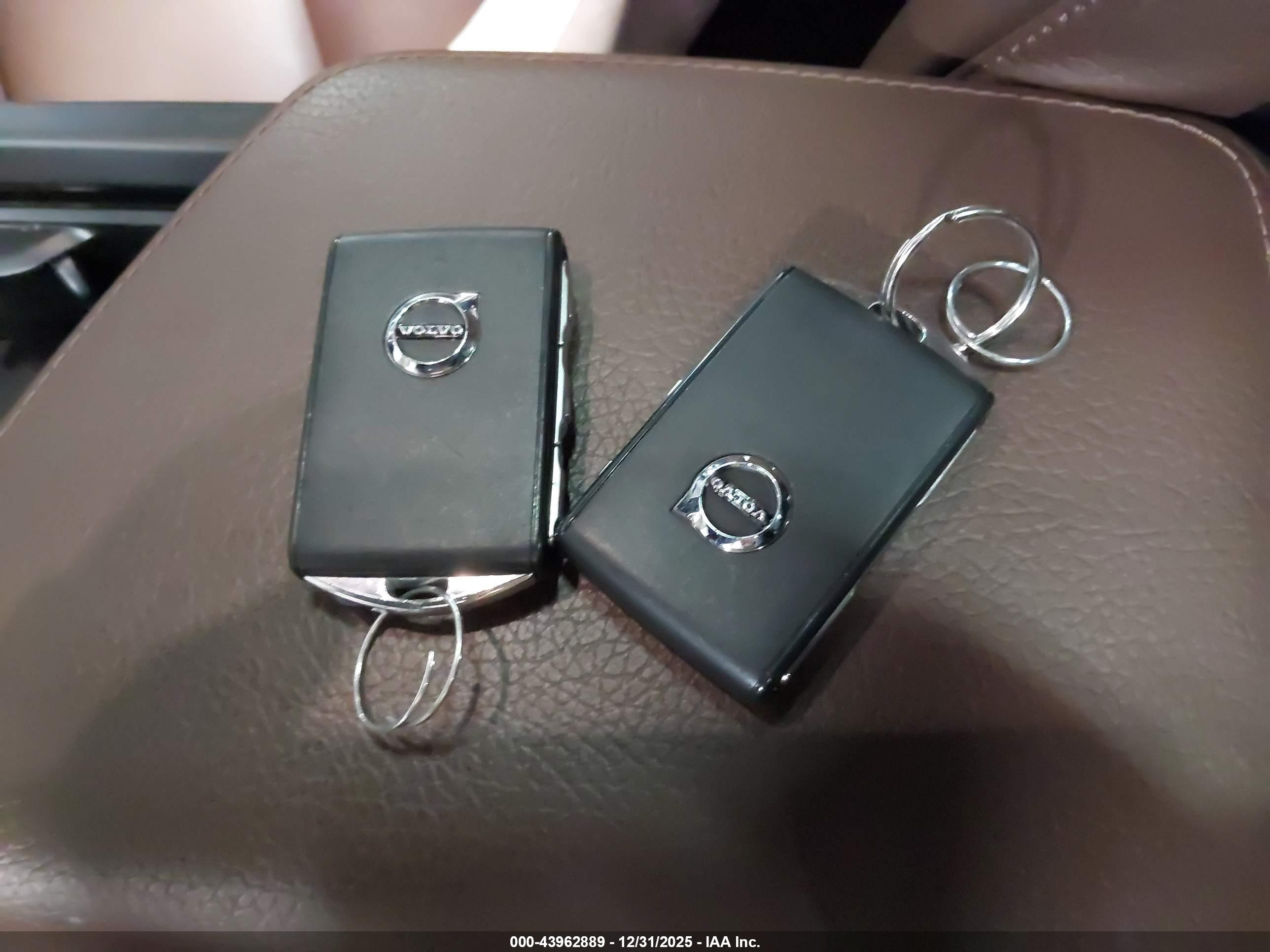 VOLVO XC60 image 11