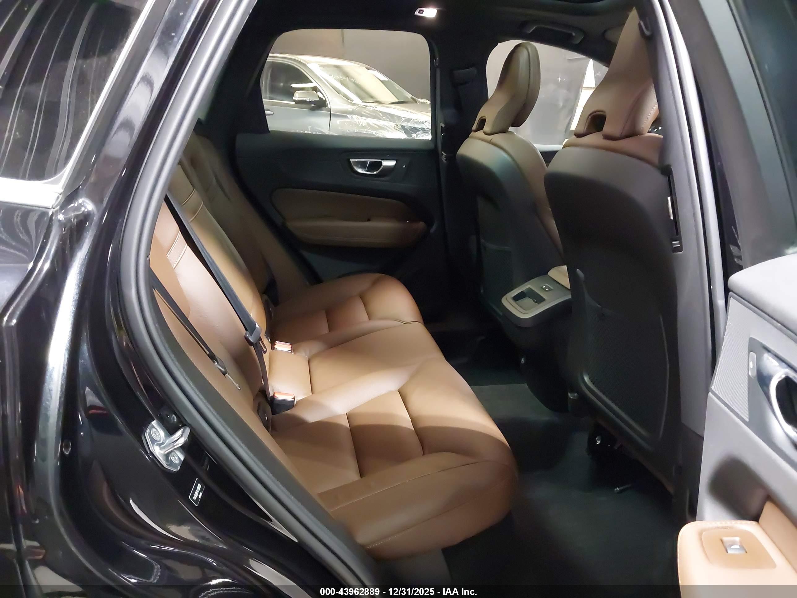 VOLVO XC60 image 8