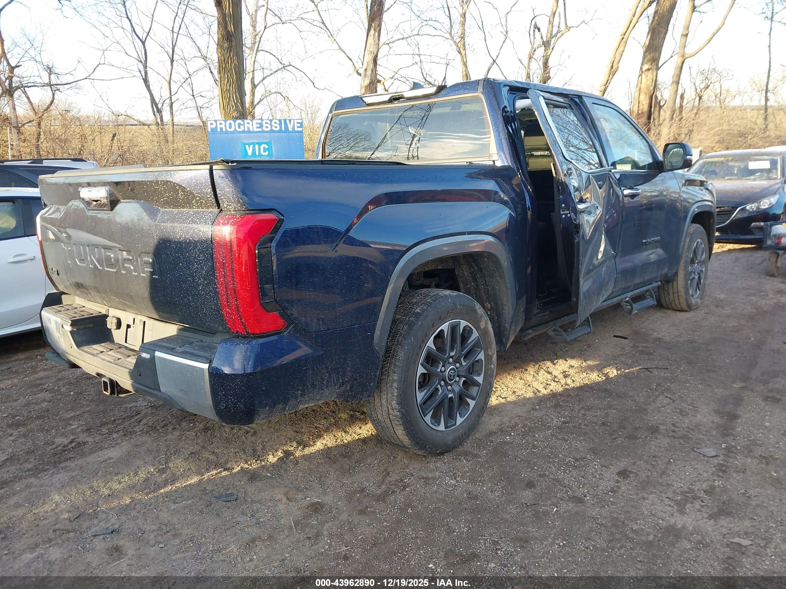 TOYOTA TUNDRA image 4