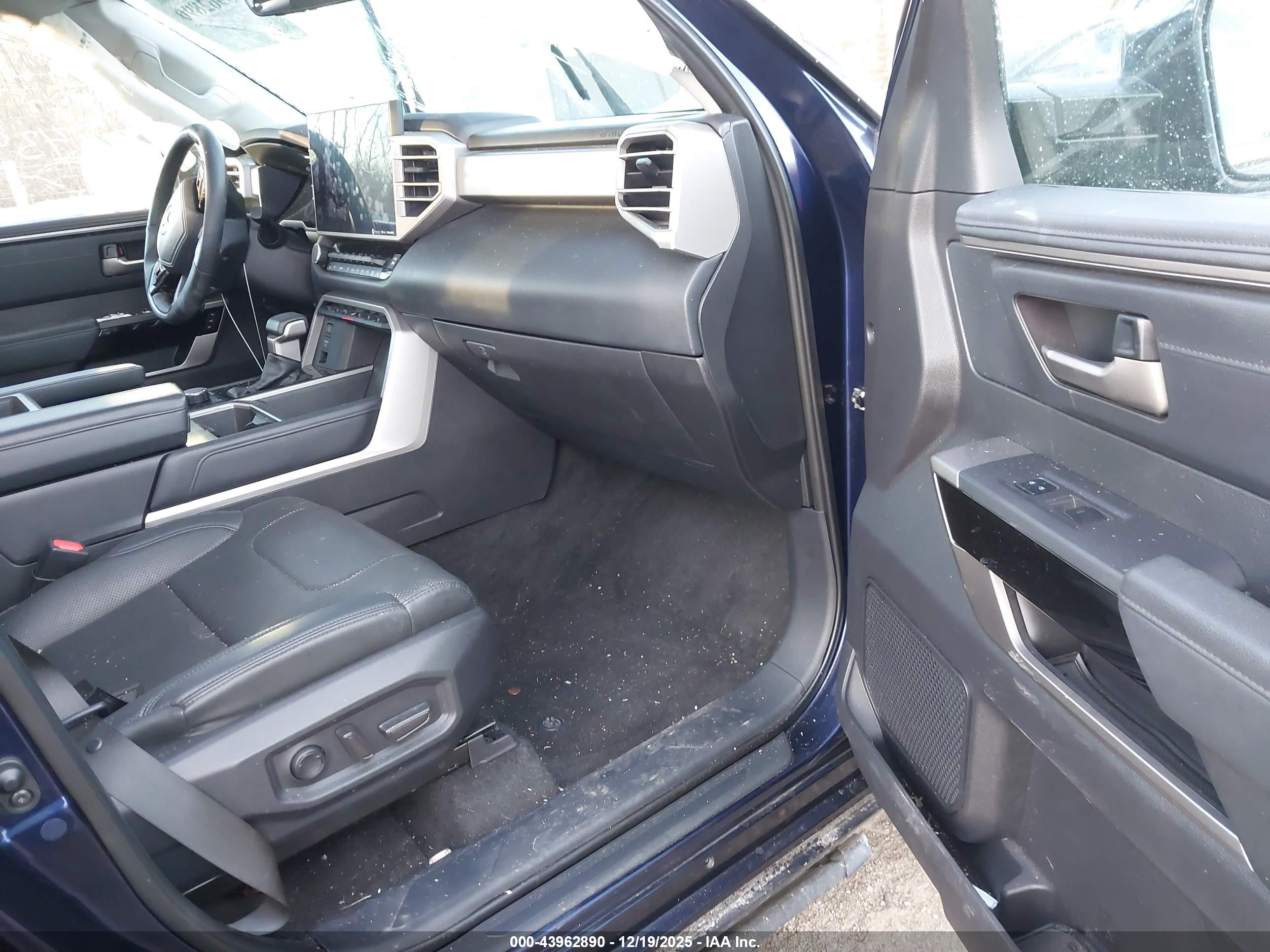 TOYOTA TUNDRA image 5