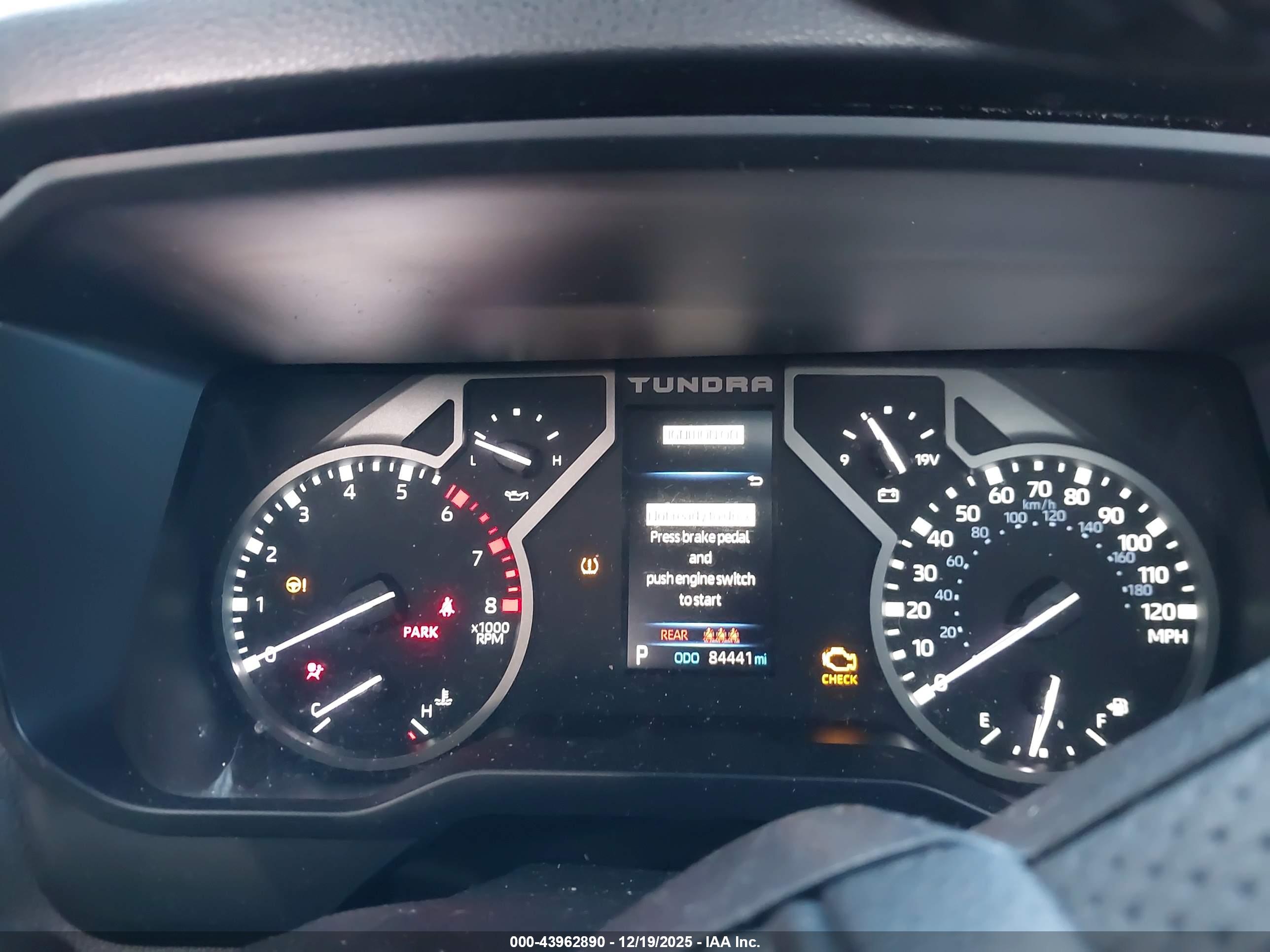 TOYOTA TUNDRA image 7