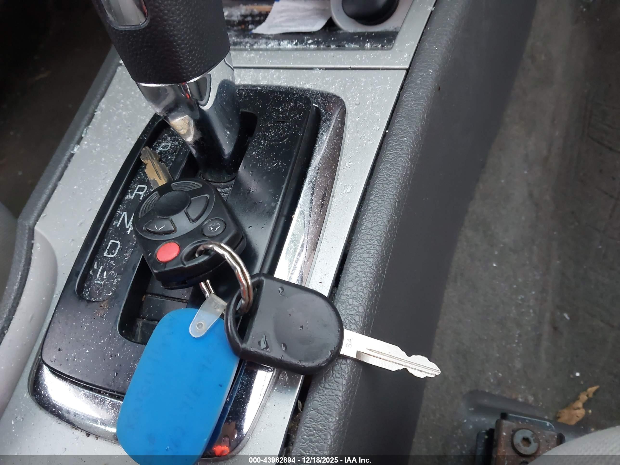 FORD FUSION image 11