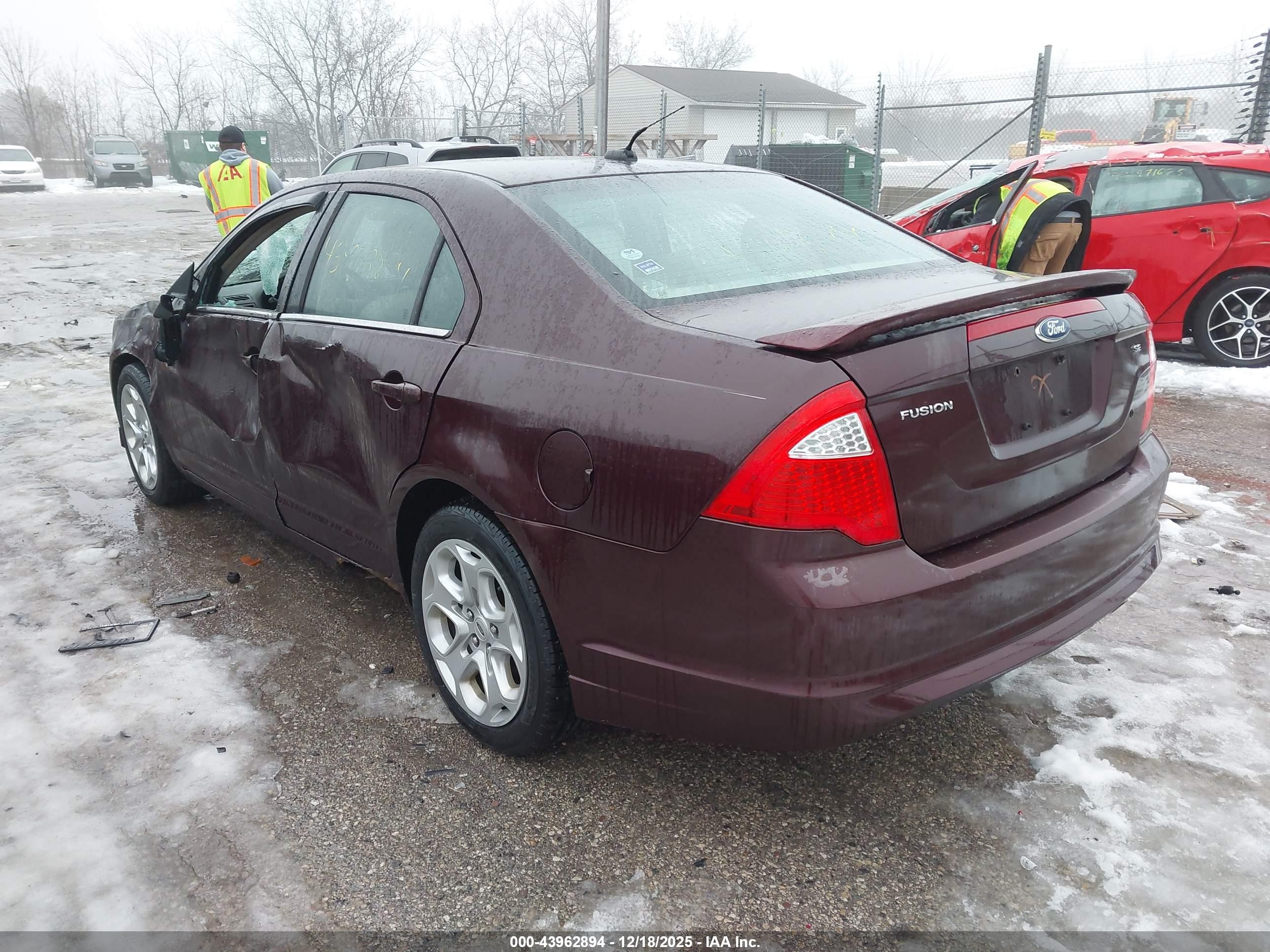 FORD FUSION image 3