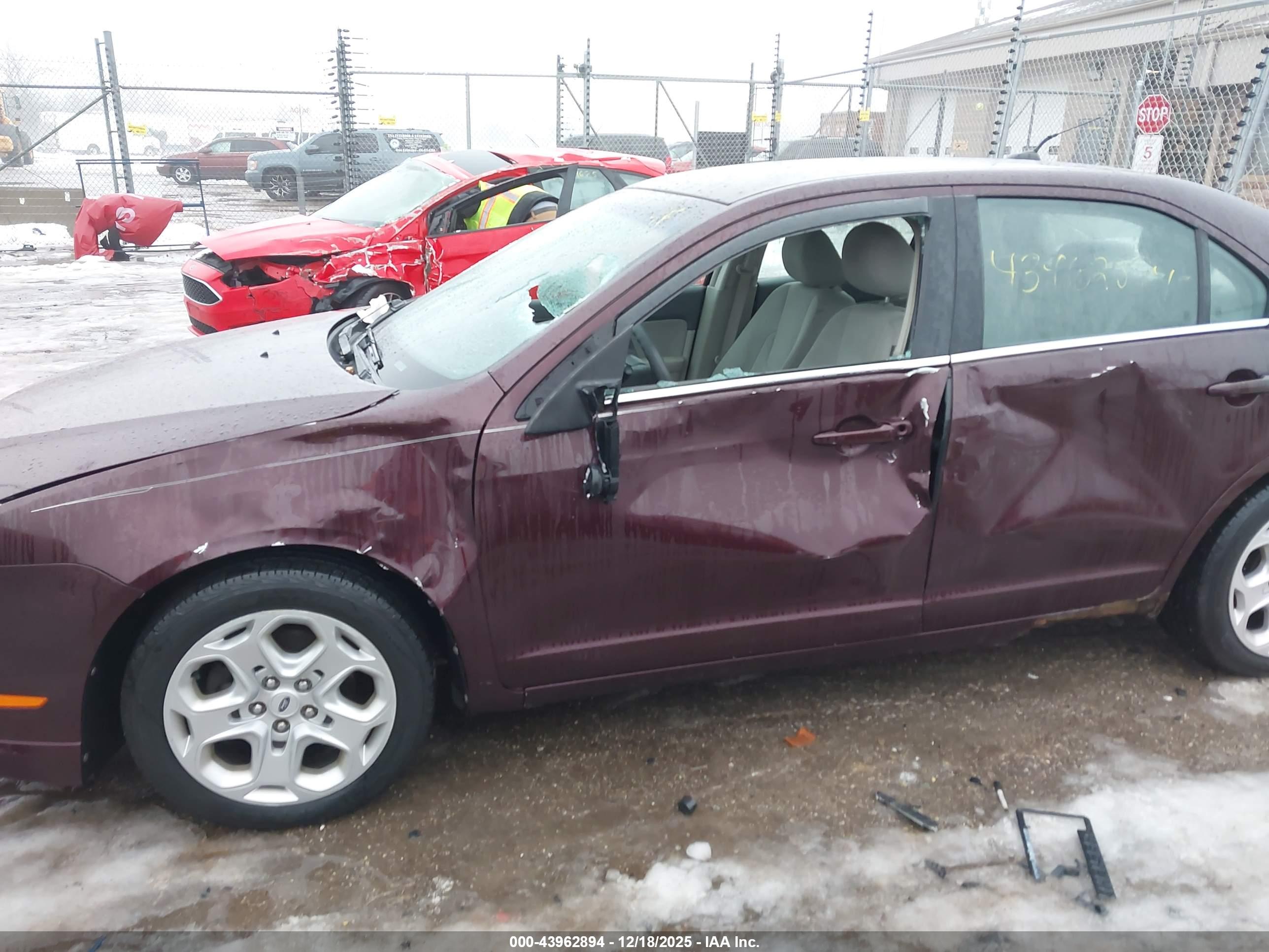 FORD FUSION image 6
