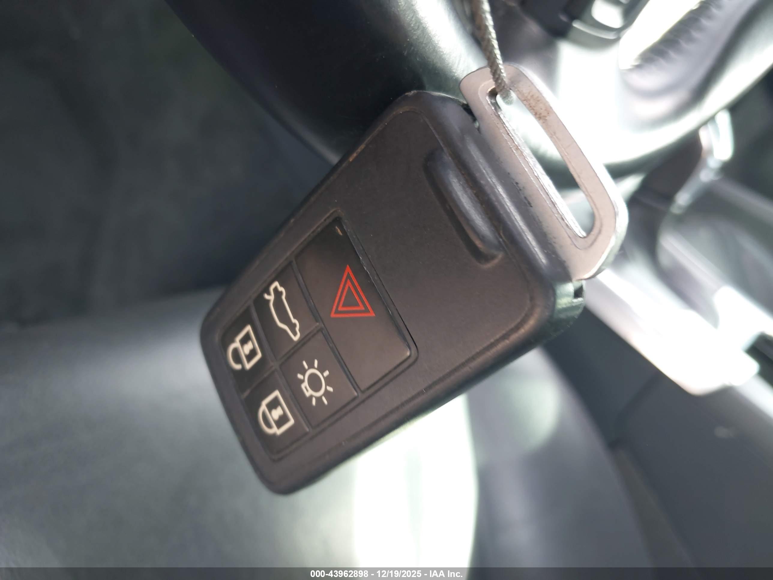 VOLVO S60 image 11