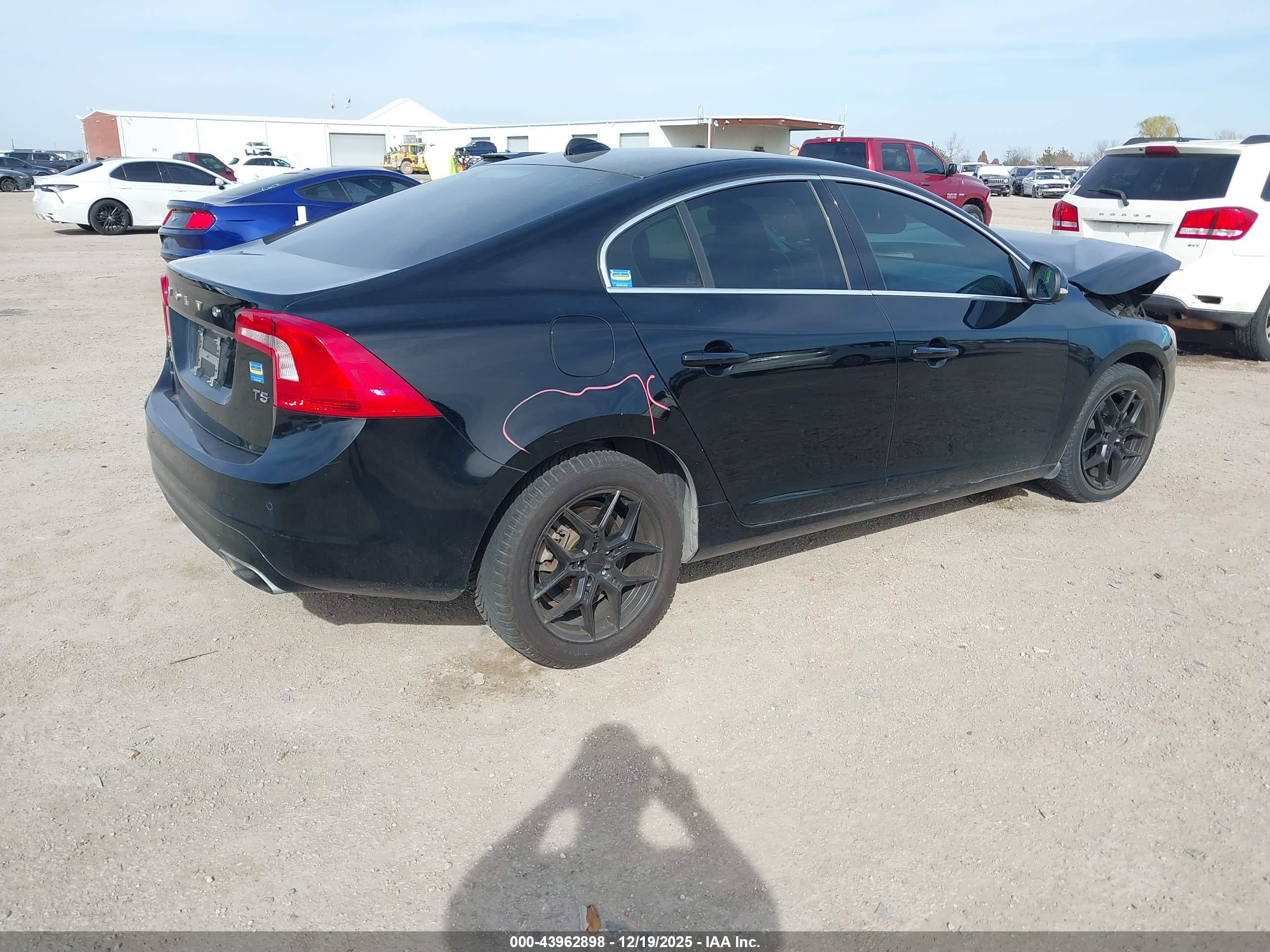 VOLVO S60 image 4