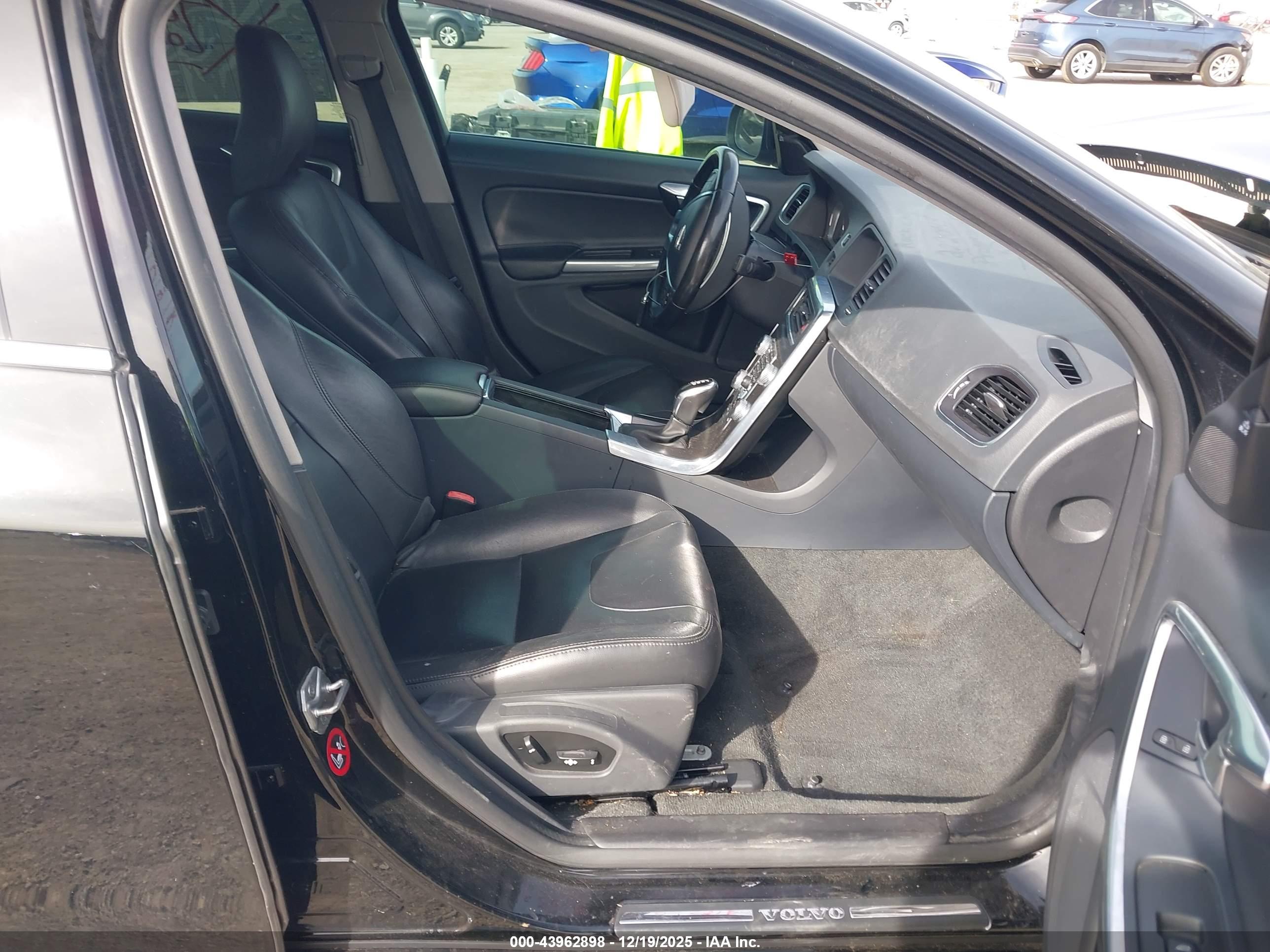VOLVO S60 image 5
