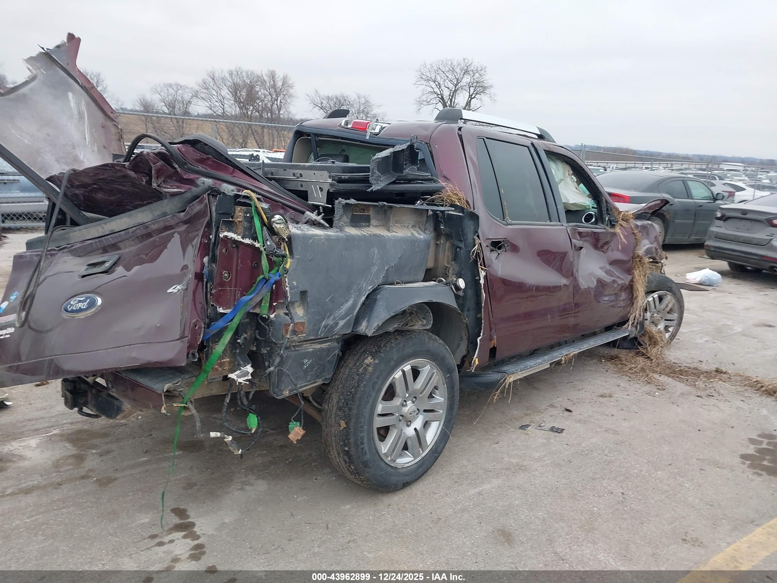 FORD EXPLORER image 4